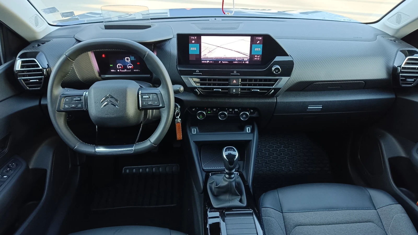 Citroen C4 FEEL PACK В ГАРАНЦИЯ с 2 комплекта гуми с джанти - изображение 10