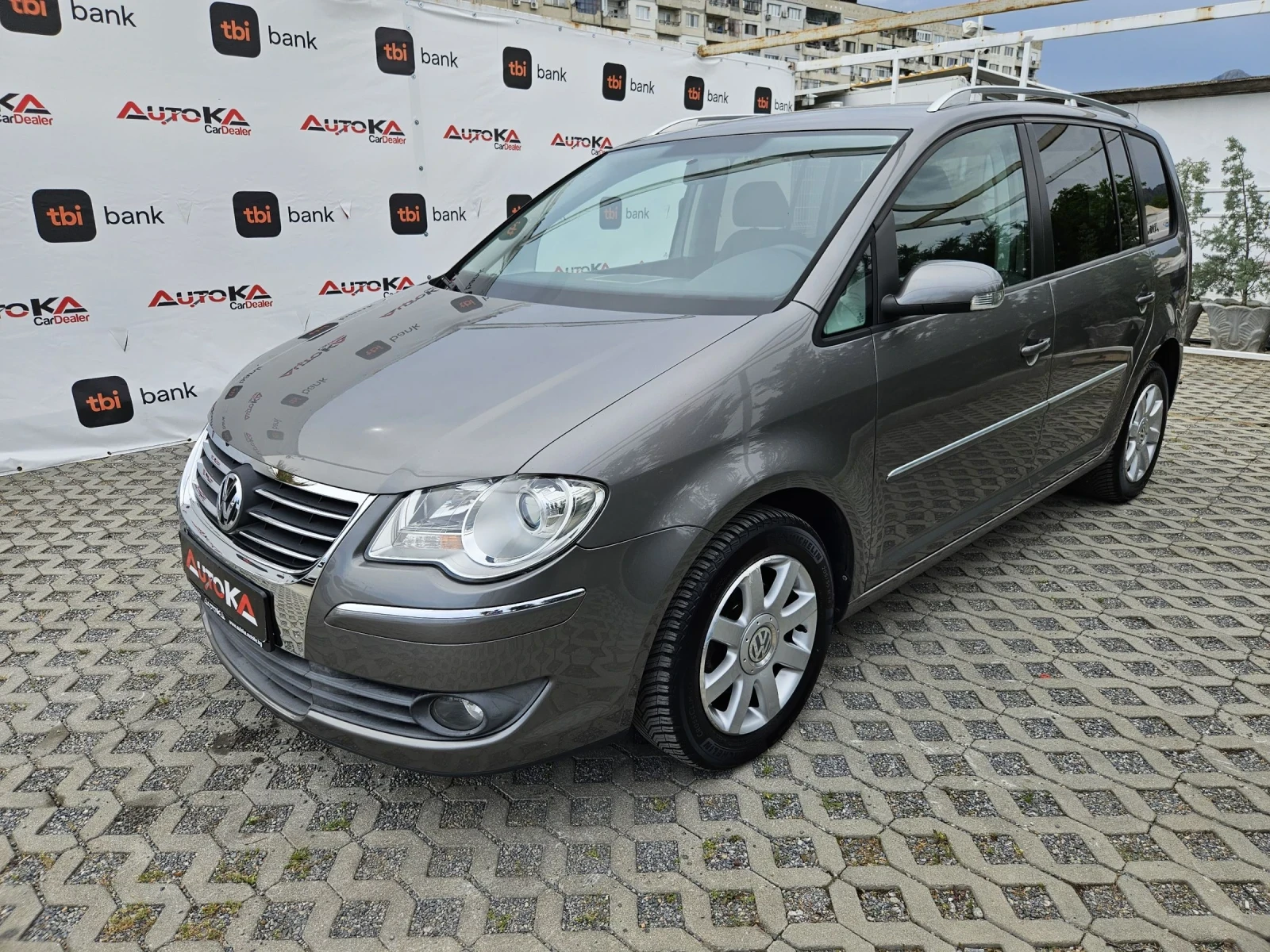 VW Touran 2.0i-109кс= ФАБРИЧЕН МЕТАН= FACELIFT= HIGHLINE  - изображение 6
