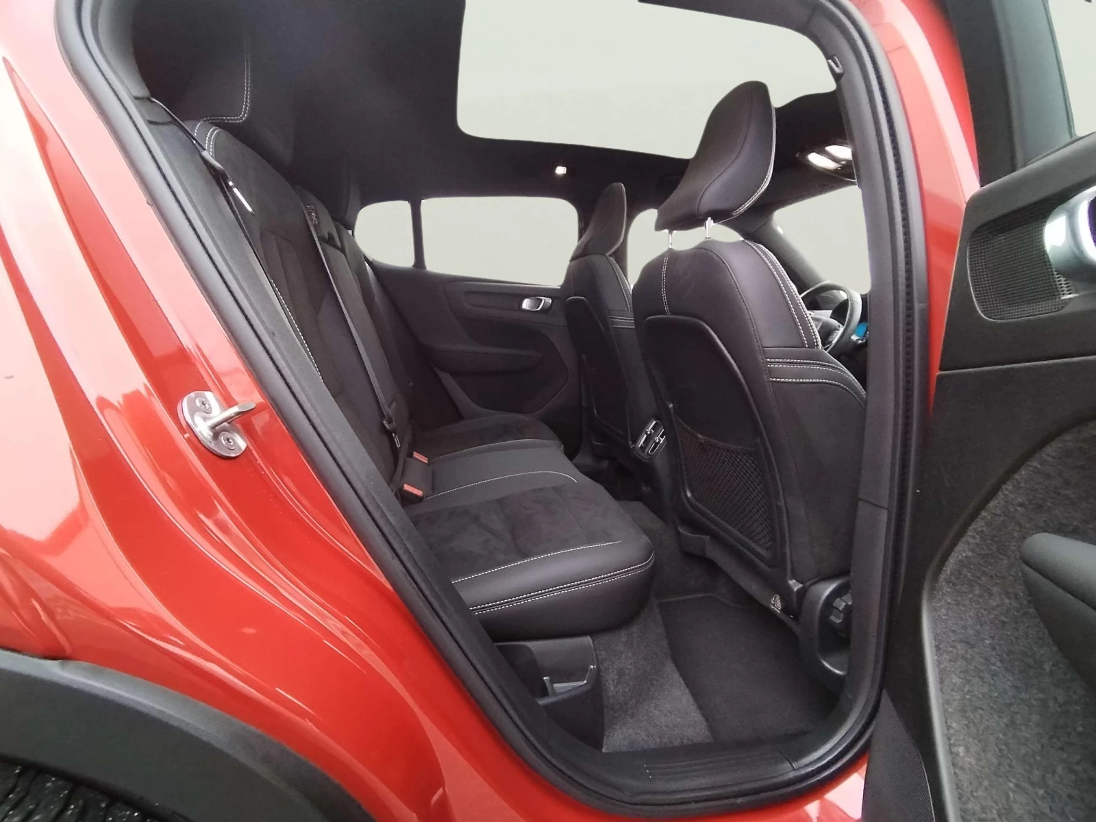 Volvo C40 single - изображение 10