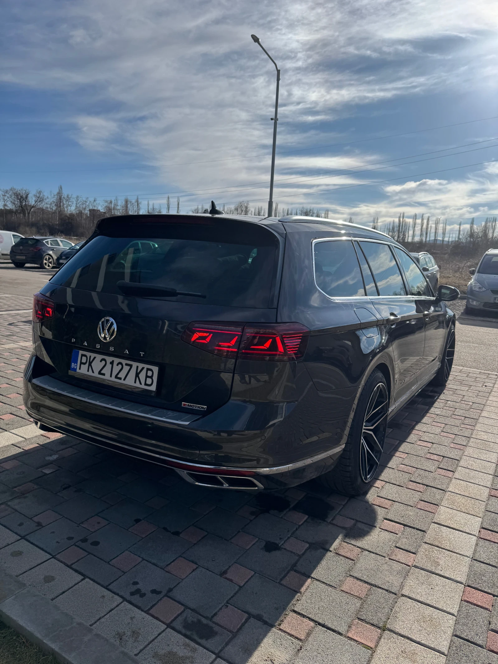 VW Passat R-line, снимка 2 - Автомобили и джипове - 54158164