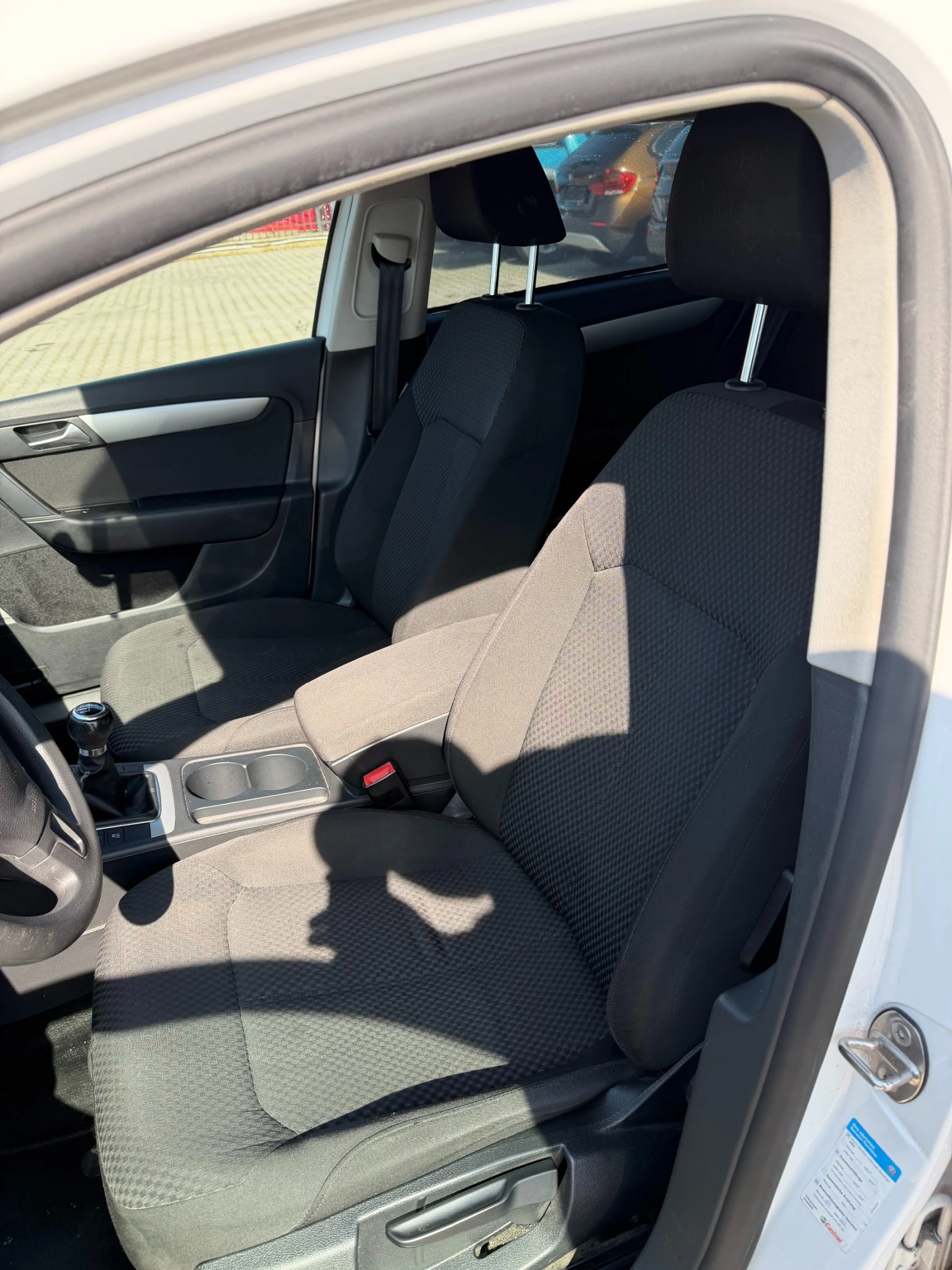 VW Passat 1.6TDI EURO 5, снимка 12 - Автомобили и джипове - 54342558