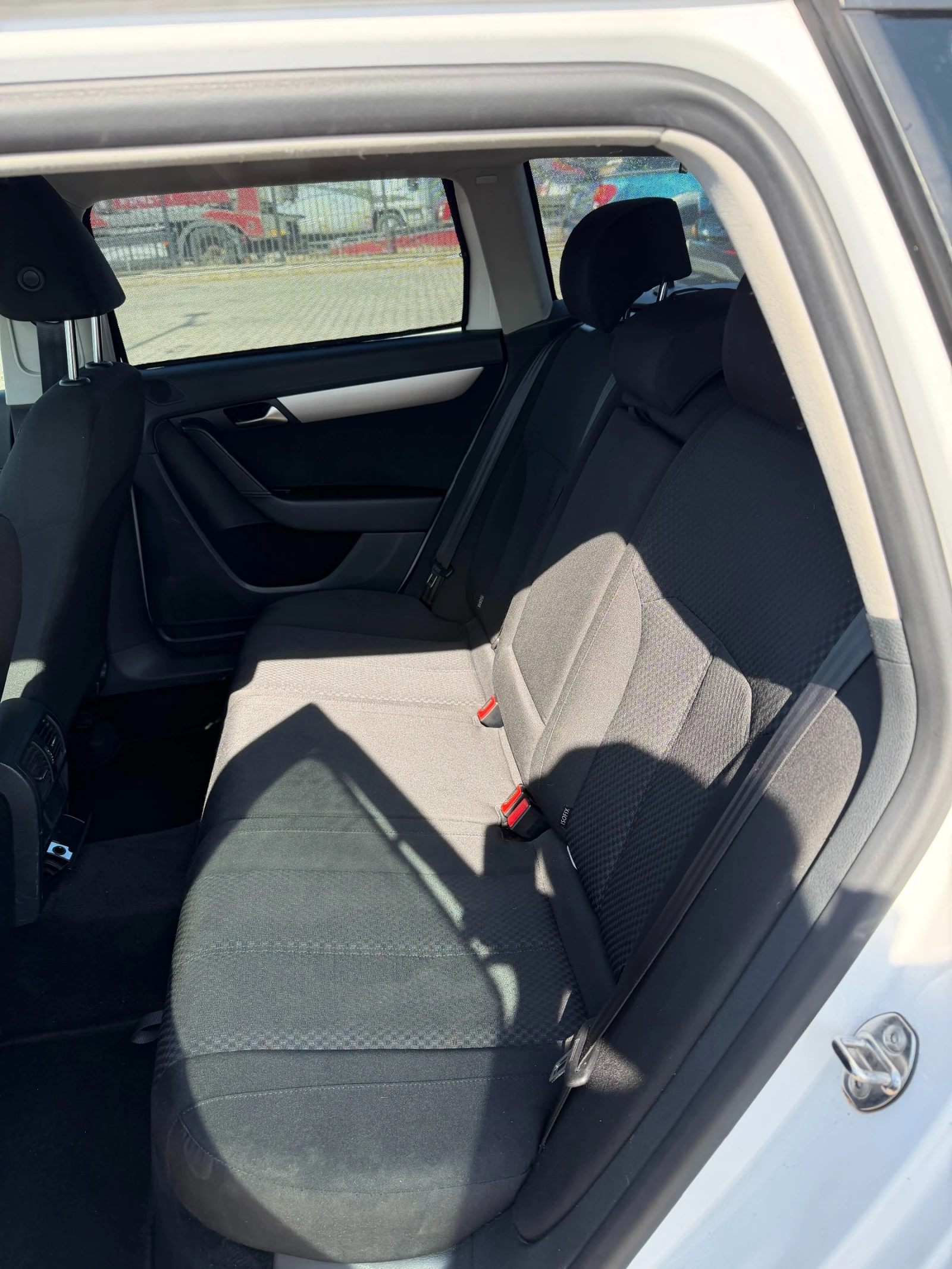 VW Passat 1.6TDI EURO 5, снимка 10 - Автомобили и джипове - 54342558