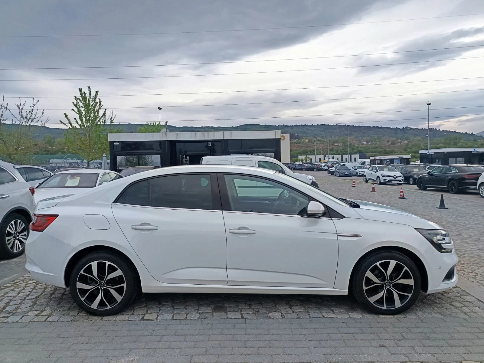 Renault Megane 1.3Tce/ 140к.с., снимка 7 - Автомобили и джипове - 54456929