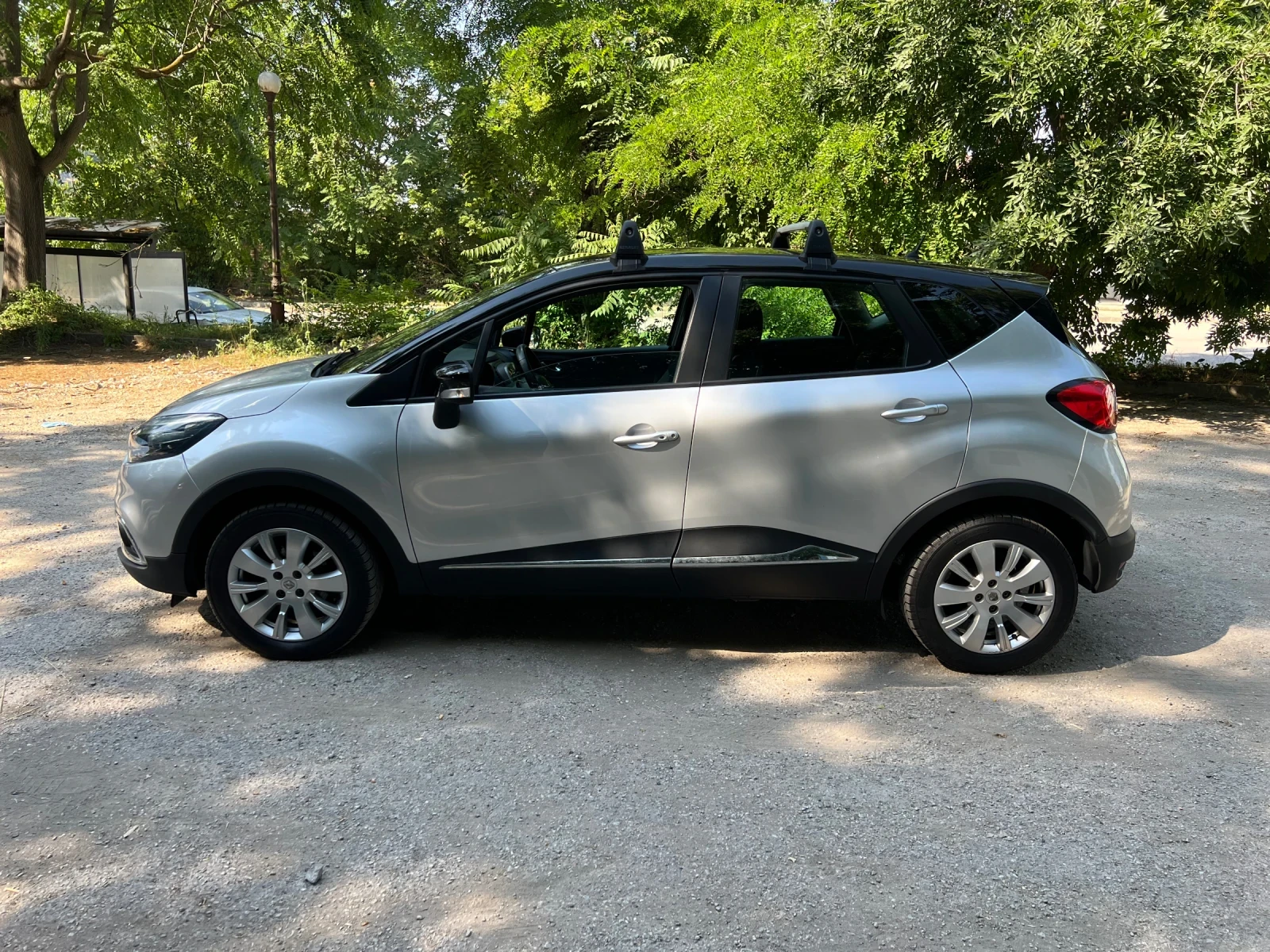 Renault Captur 1.5DCI-ПЕРФЕКТНА, снимка 9 - Автомобили и джипове - 55103844