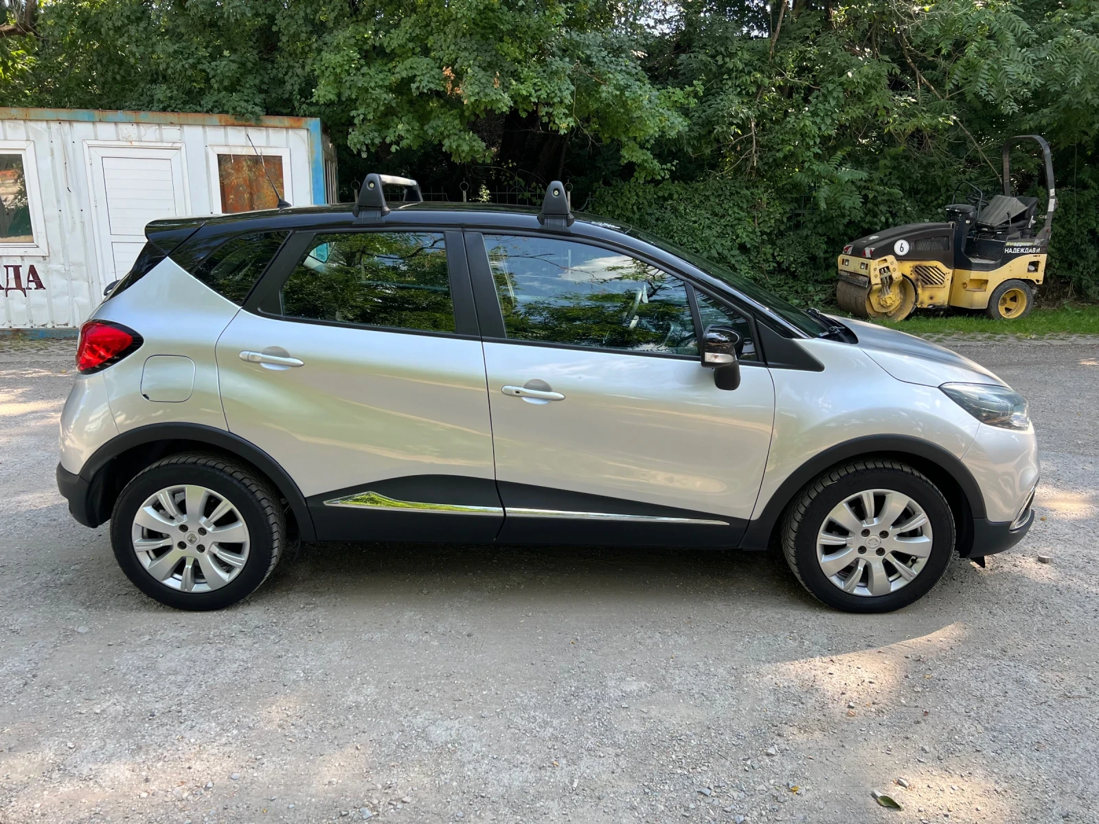 Renault Captur 1.5DCI-ПЕРФЕКТНА, снимка 4 - Автомобили и джипове - 55103844