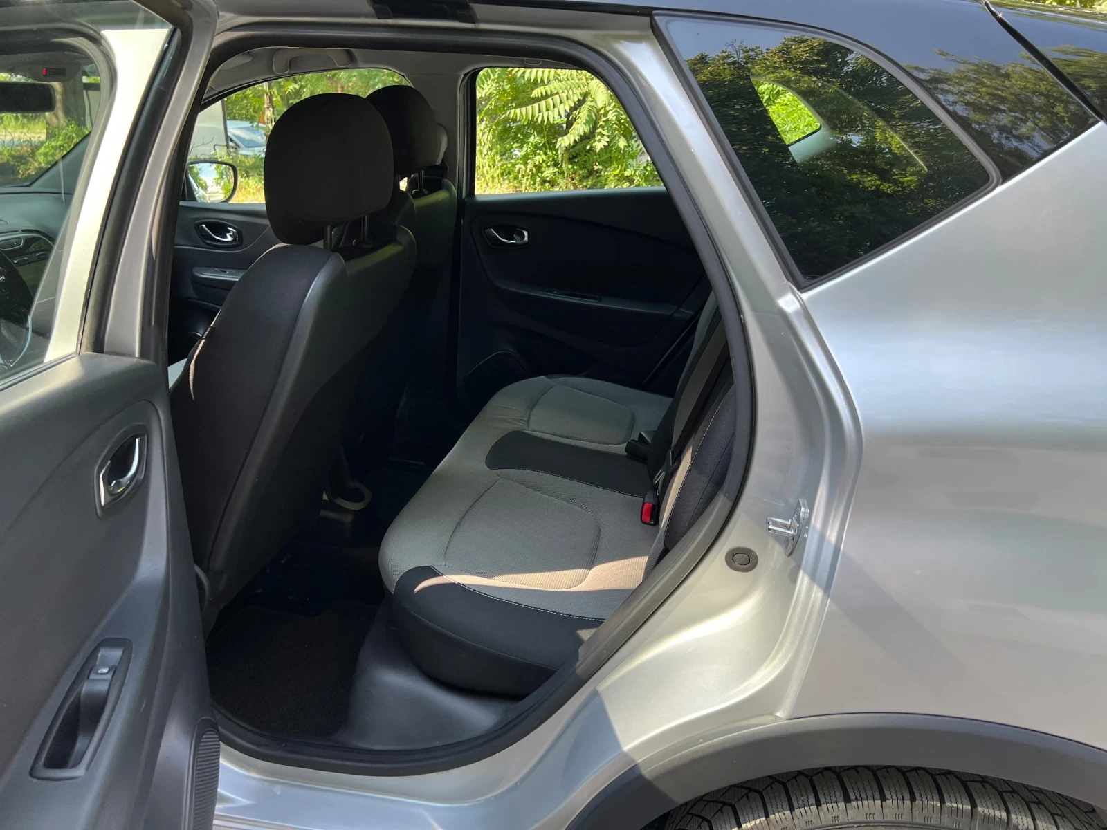 Renault Captur 1.5DCI-ПЕРФЕКТНА, снимка 13 - Автомобили и джипове - 55103844