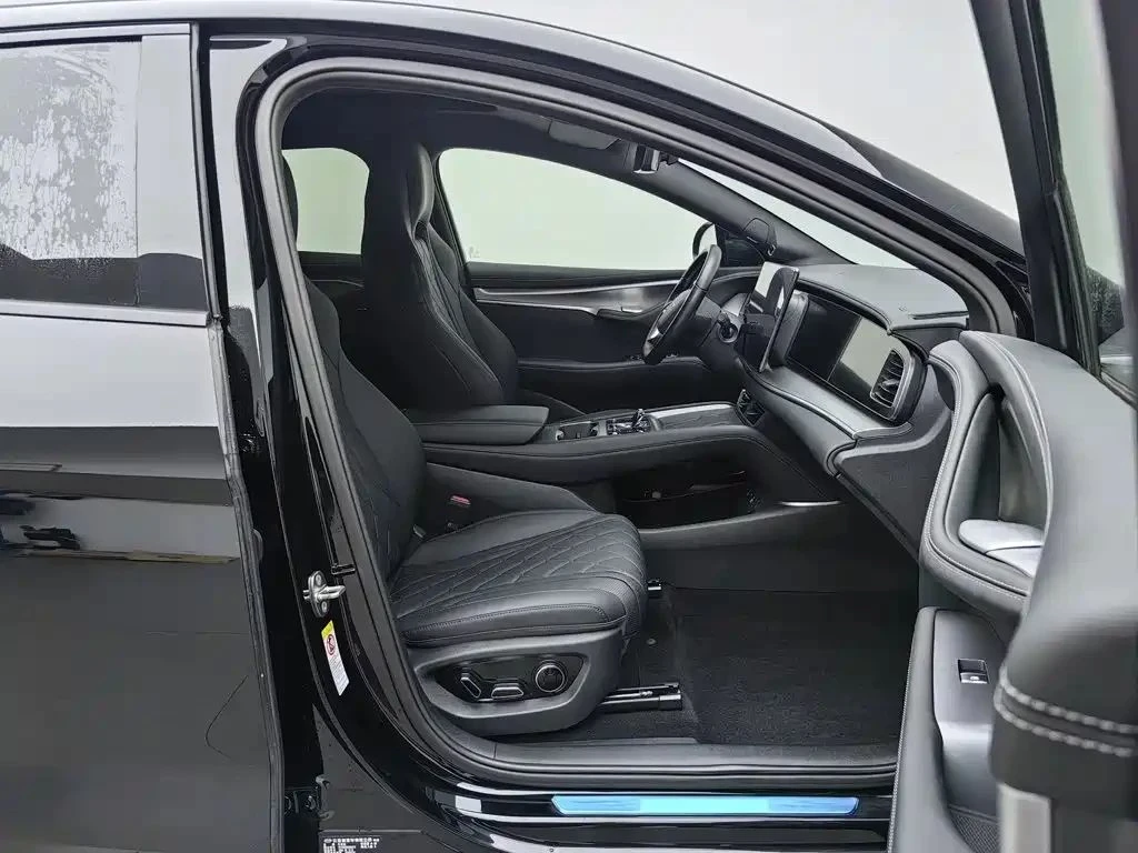 BYD Sealion 7, снимка 14 - Автомобили и джипове - 56724052
