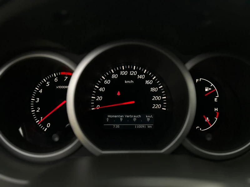 Suzuki Grand vitara 2.4 110000КМ, снимка 11 - Автомобили и джипове - 53123491