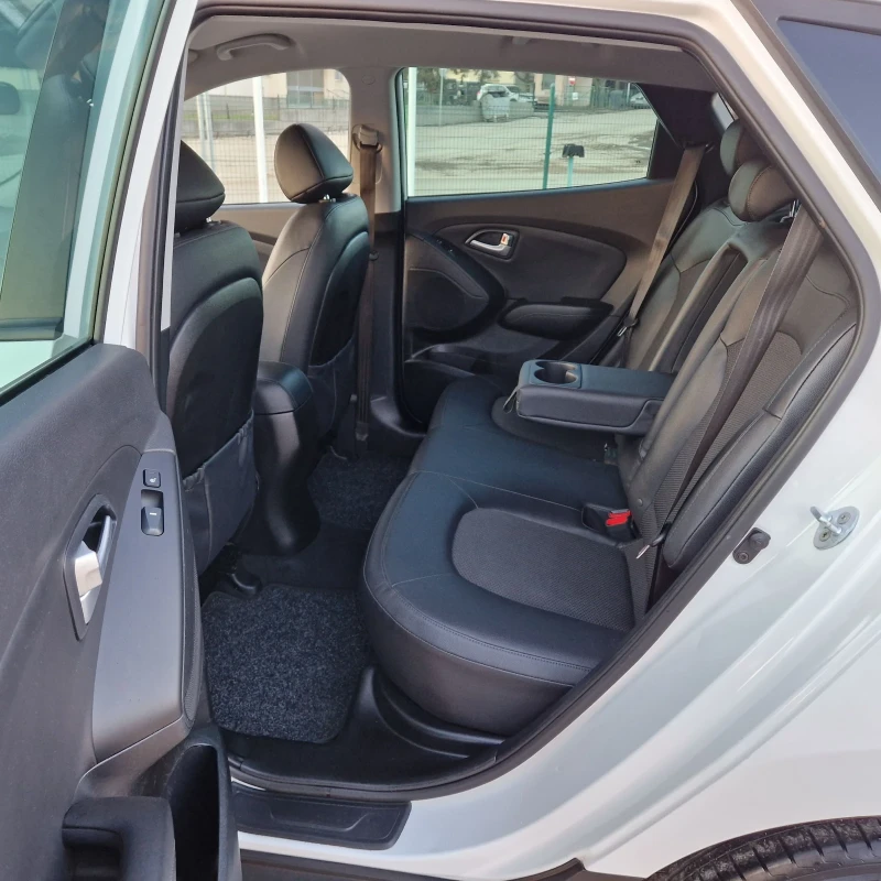 Hyundai IX35 2.0 166к.4Х4 FACELIFT НАВИ/КАМЕРА/КОЖА ШВЕЙЦАРИЯ , снимка 10 - Автомобили и джипове - 53146964