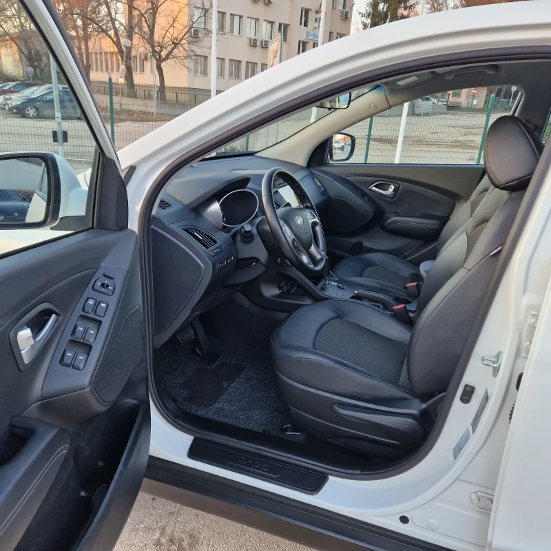 Hyundai IX35 2.0 166к.4Х4 FACELIFT НАВИ/КАМЕРА/КОЖА ШВЕЙЦАРИЯ , снимка 8 - Автомобили и джипове - 53146964