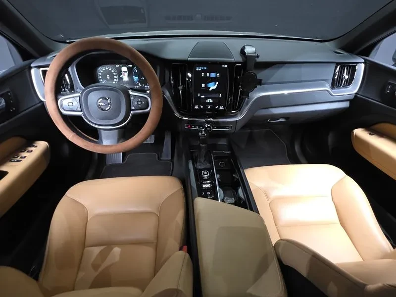 Volvo XC60 2Nd Generation D5 Momentum, снимка 7 - Автомобили и джипове - 55198980