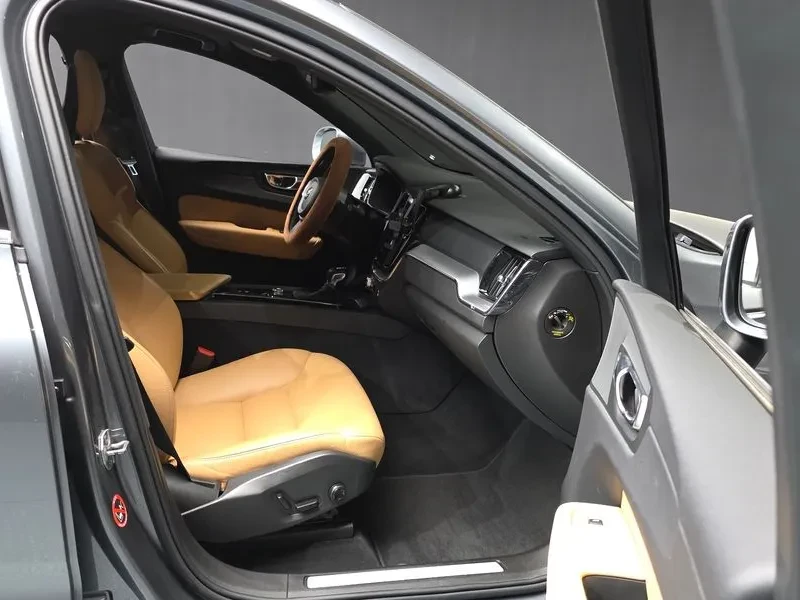 Volvo XC60 2Nd Generation D5 Momentum, снимка 11 - Автомобили и джипове - 55198980
