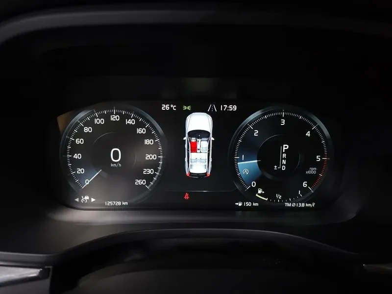 Volvo XC60 2Nd Generation D5 Momentum, снимка 8 - Автомобили и джипове - 55198980