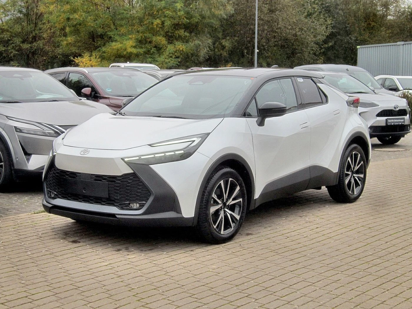 Toyota C-HR Hybrid Black&White Klimaaut | Mobile.bg   1