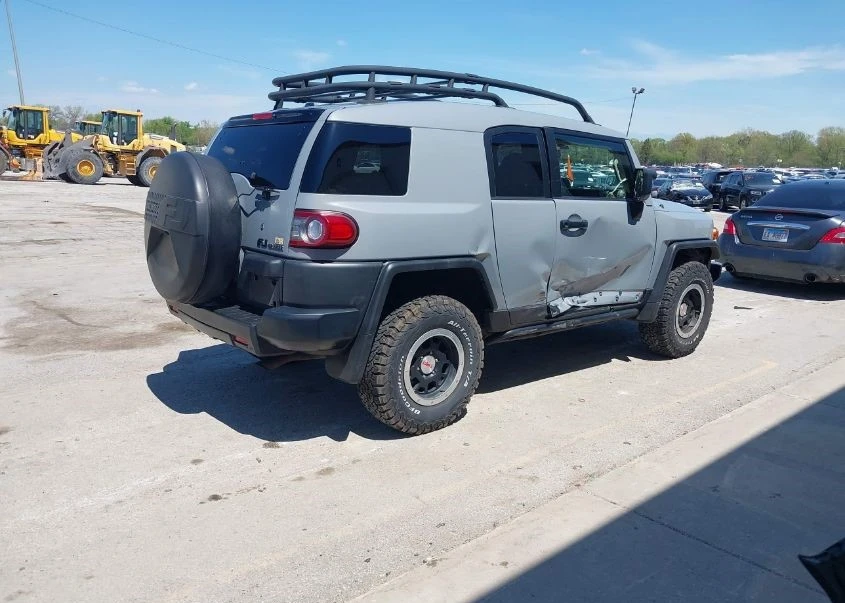 Toyota Fj cruiser 2013 TOYOTA FJ CRUISER - изображение 9