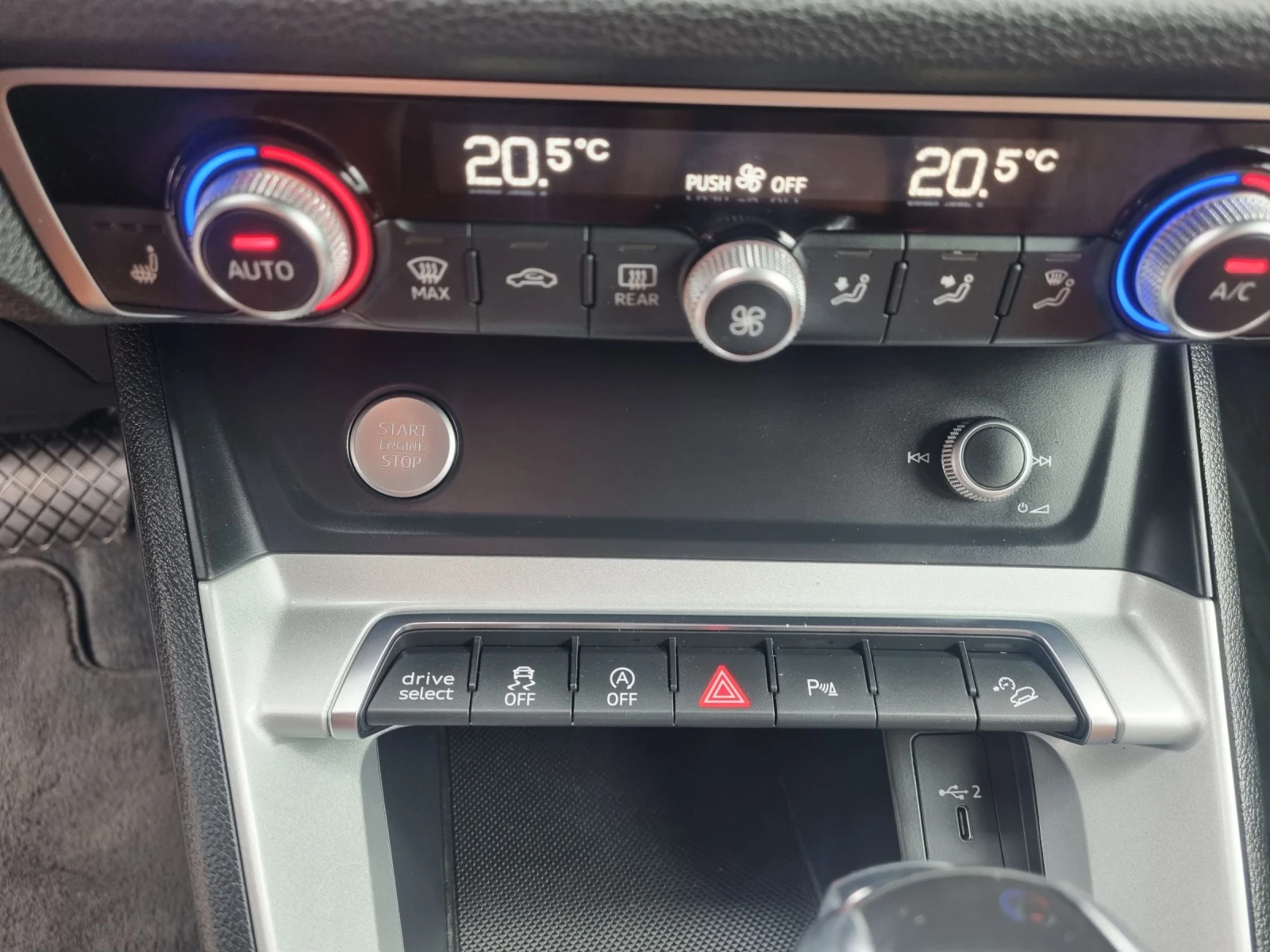 Audi Q3 2.0 Quattro* S line Premium Plus , снимка 12 - Автомобили и джипове - 53894549