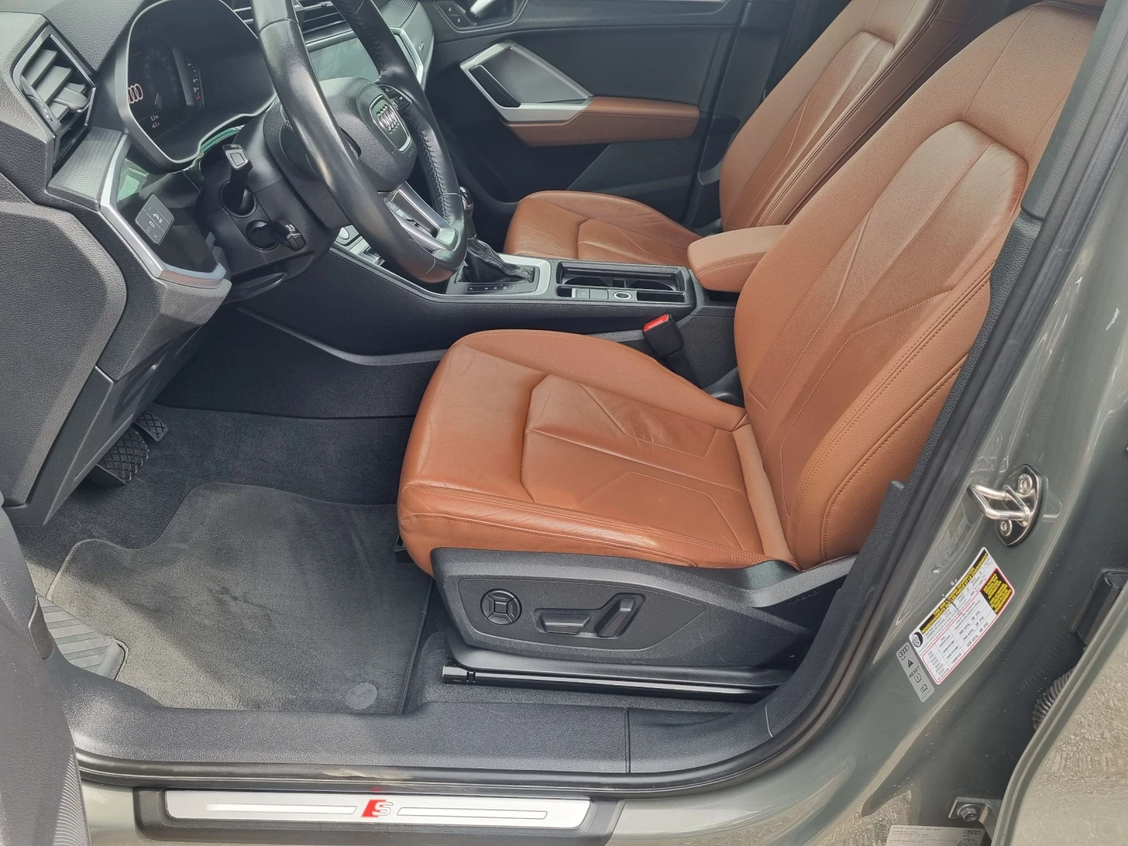 Audi Q3 2.0 Quattro* S line Premium Plus , снимка 13 - Автомобили и джипове - 53894549