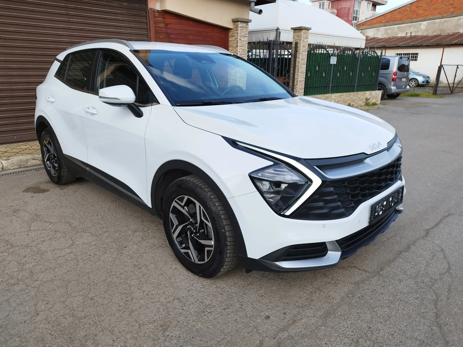 Kia Sportage 1.6 CRDI - Mild Hibrid, снимка 3 - Автомобили и джипове - 54195893