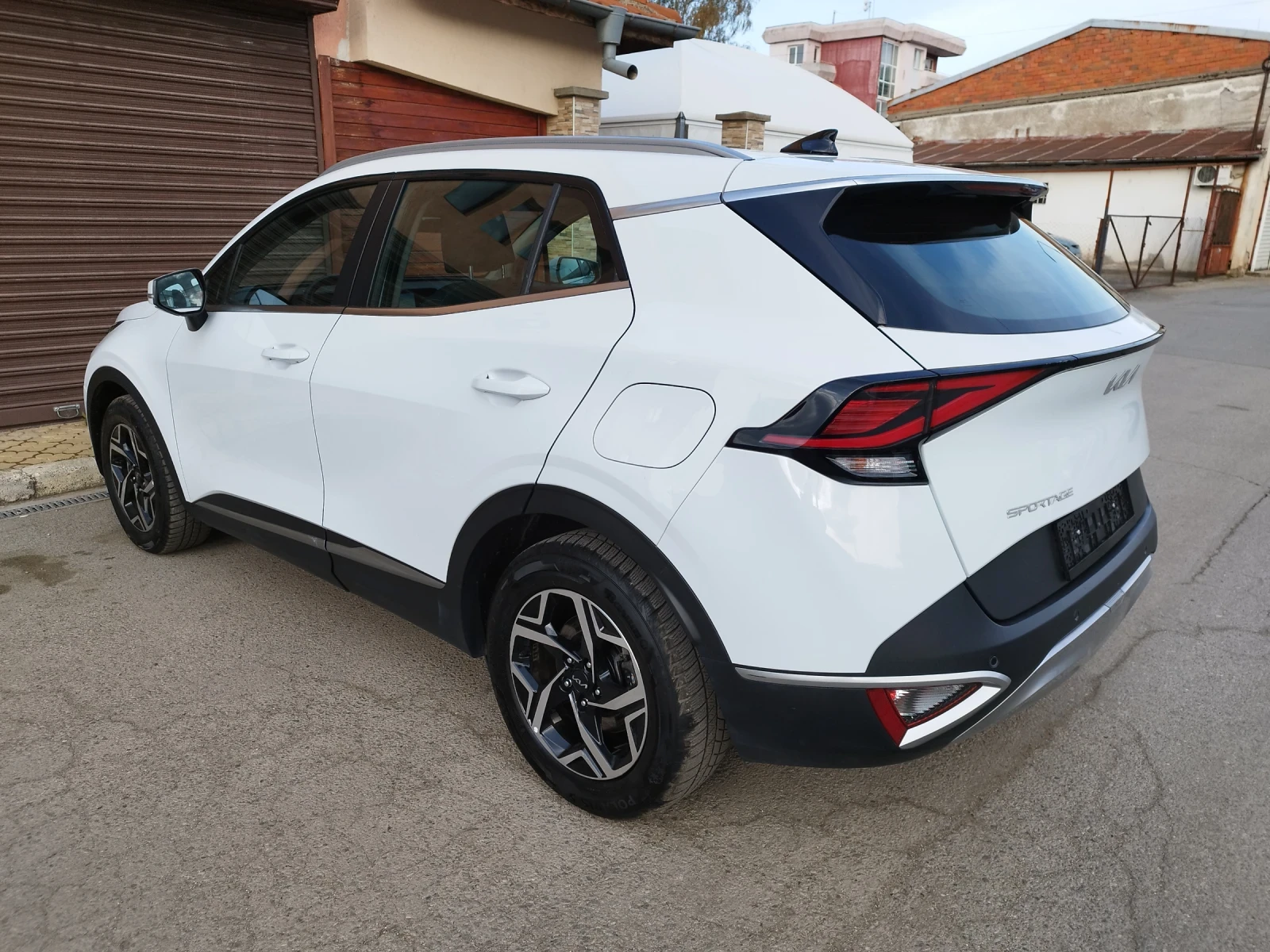 Kia Sportage 1.6 CRDI - Mild Hibrid, снимка 6 - Автомобили и джипове - 54195893