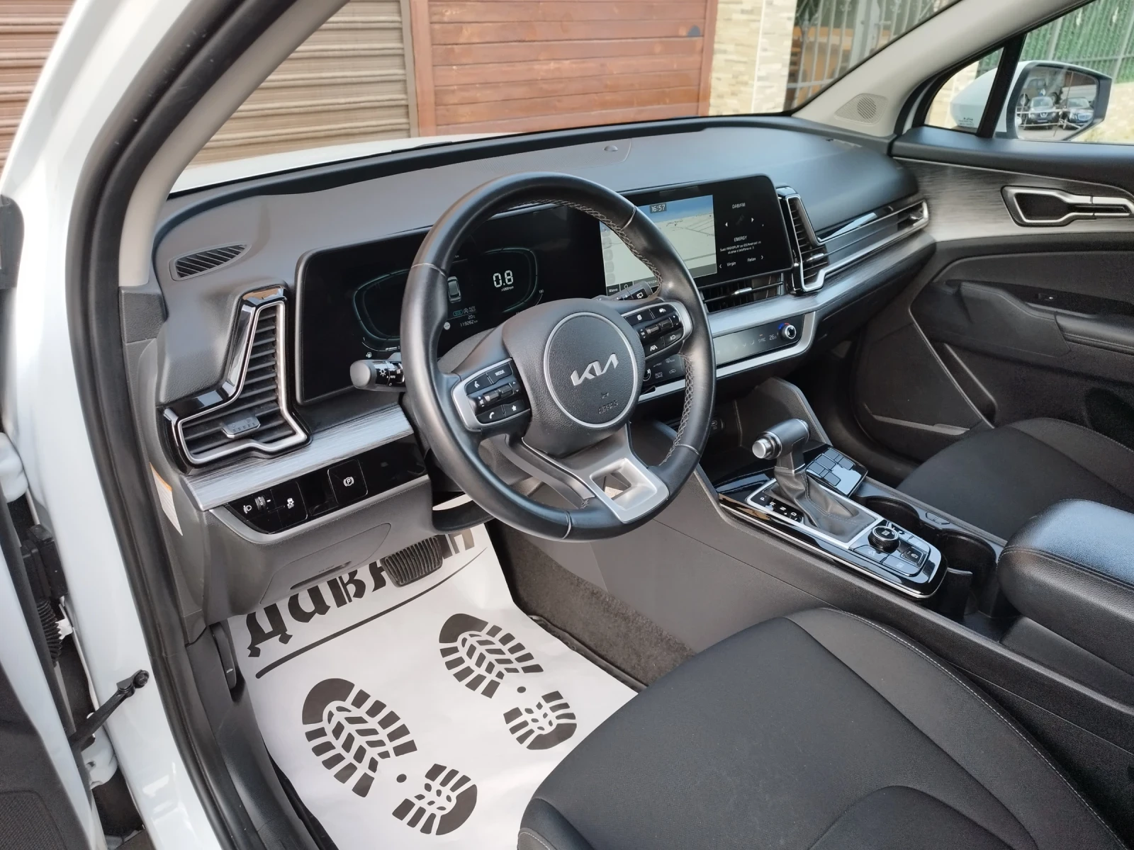 Kia Sportage 1.6 CRDI - Mild Hibrid, снимка 8 - Автомобили и джипове - 54195893