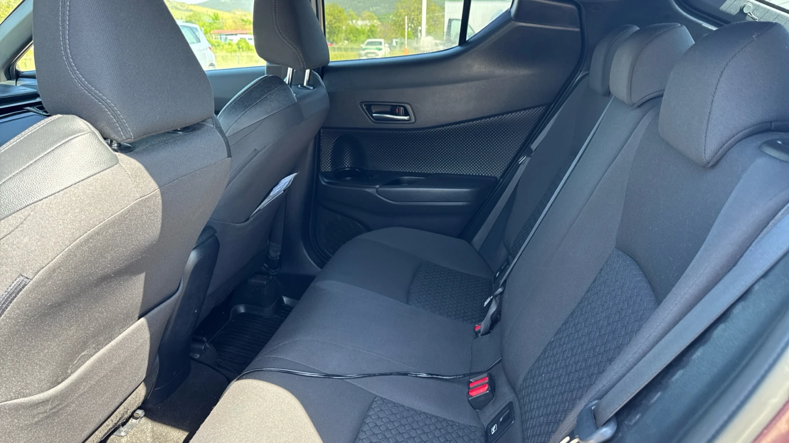 Toyota C-HR 1.8 HEV CLUB , снимка 12 - Автомобили и джипове - 54596626