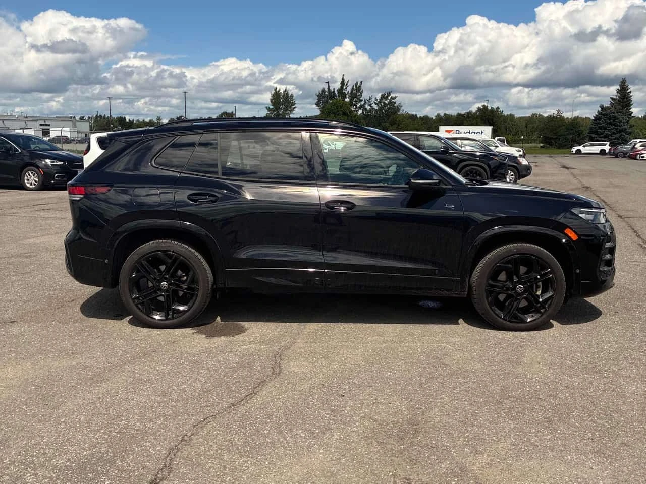 VW Tiguan Comfortline R Line Black Edition / CARFAX , снимка 3 - Автомобили и джипове - 55702343