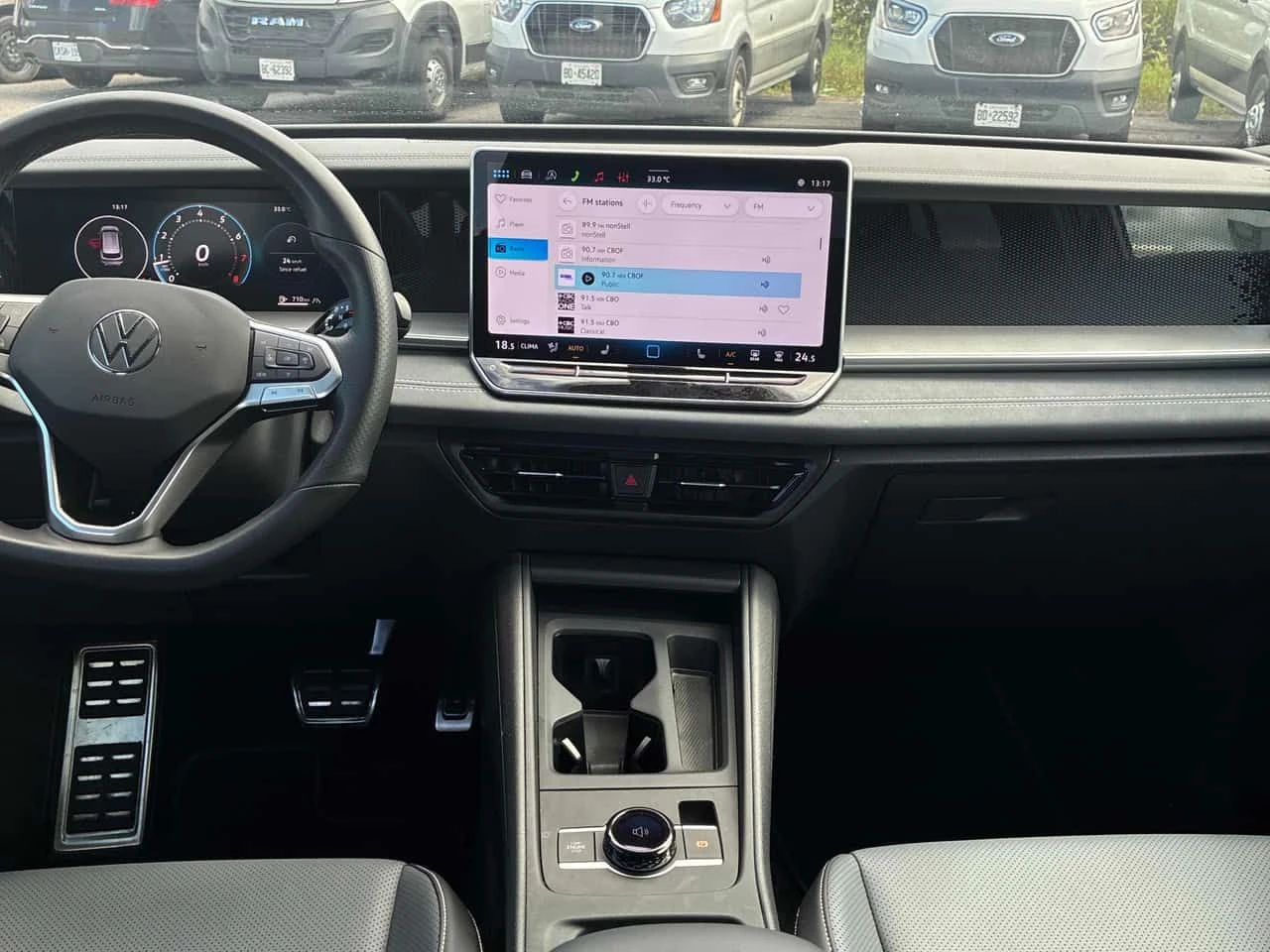 VW Tiguan Comfortline R Line Black Edition / CARFAX , снимка 9 - Автомобили и джипове - 55702343