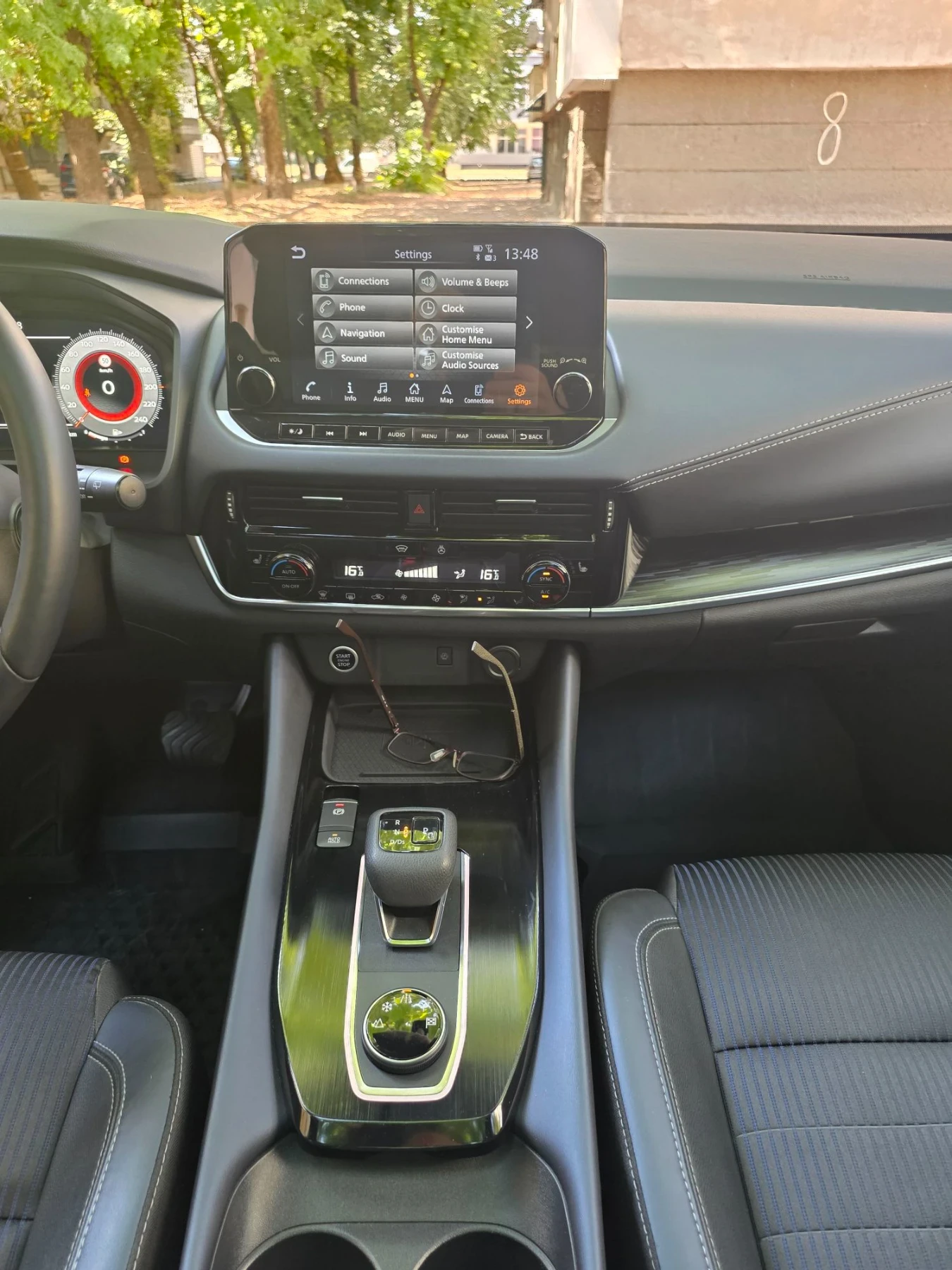 Nissan Qashqai Текна, 4x4, закупен от Nissan България, снимка 11 - Автомобили и джипове - 55834751