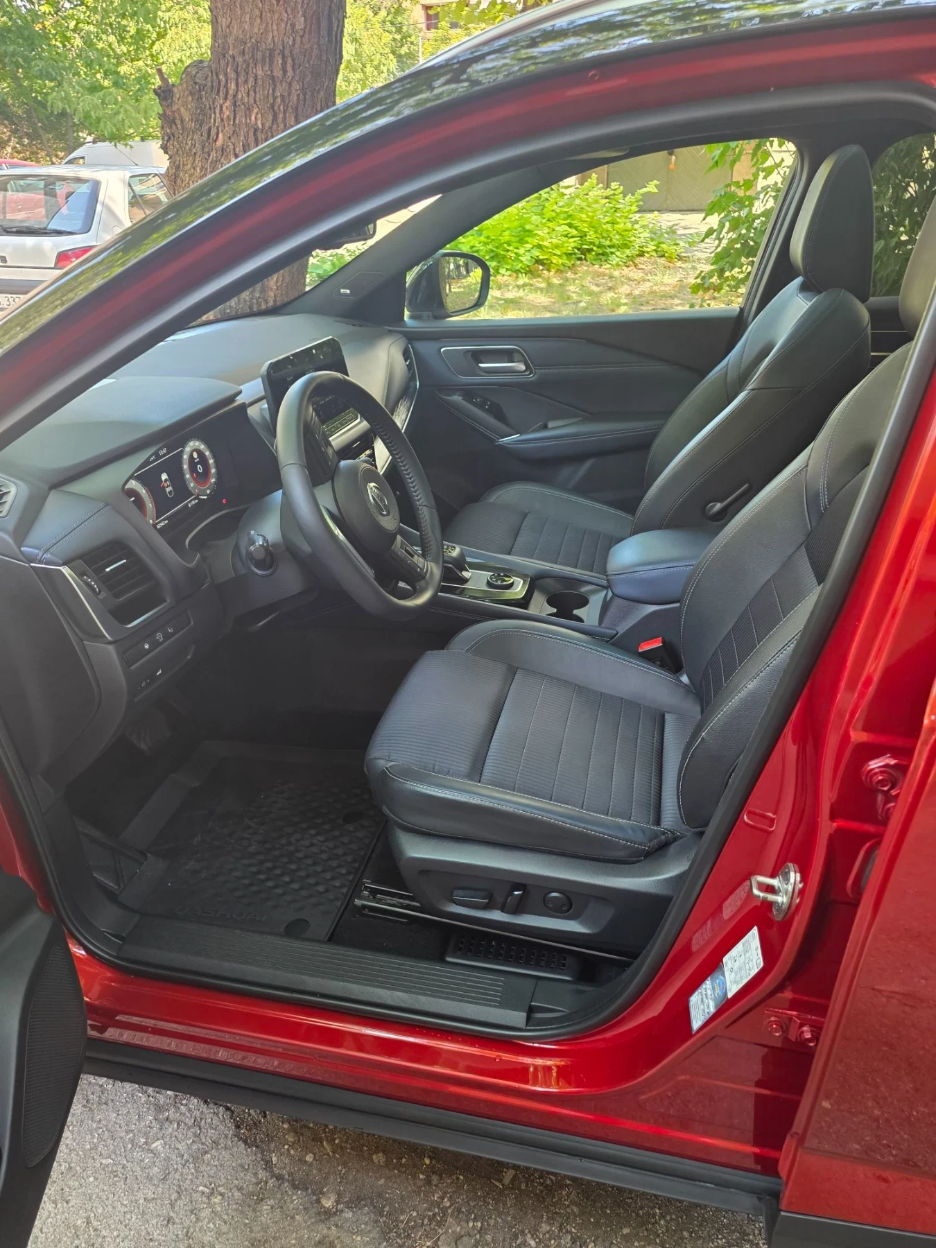 Nissan Qashqai Текна, 4x4, закупен от Nissan България, снимка 16 - Автомобили и джипове - 55834751