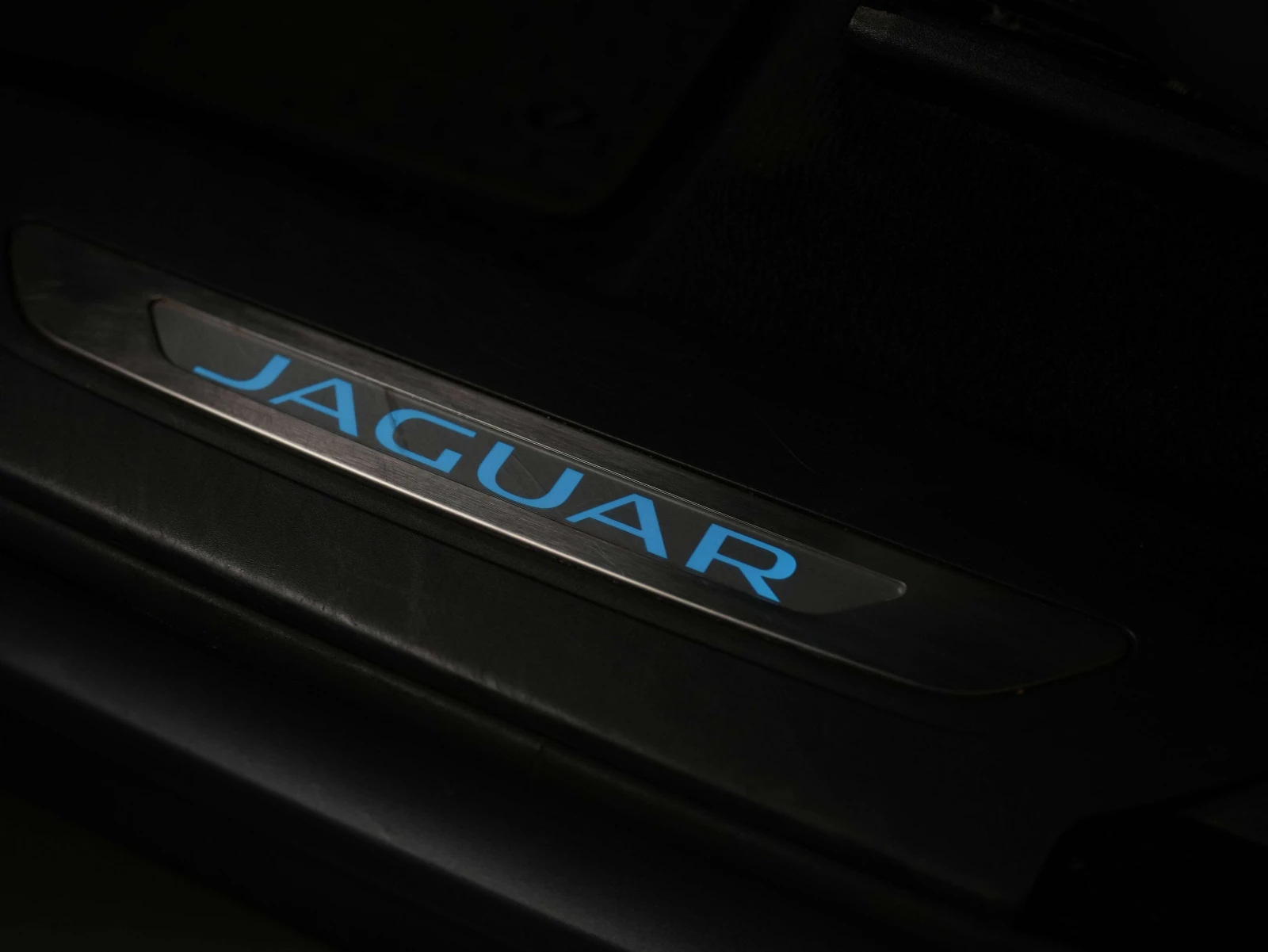 Jaguar F-PACE * PREMIUM | 25T | PANO | MERIDIAN * CARFAX * , снимка 10 - Автомобили и джипове - 56086599