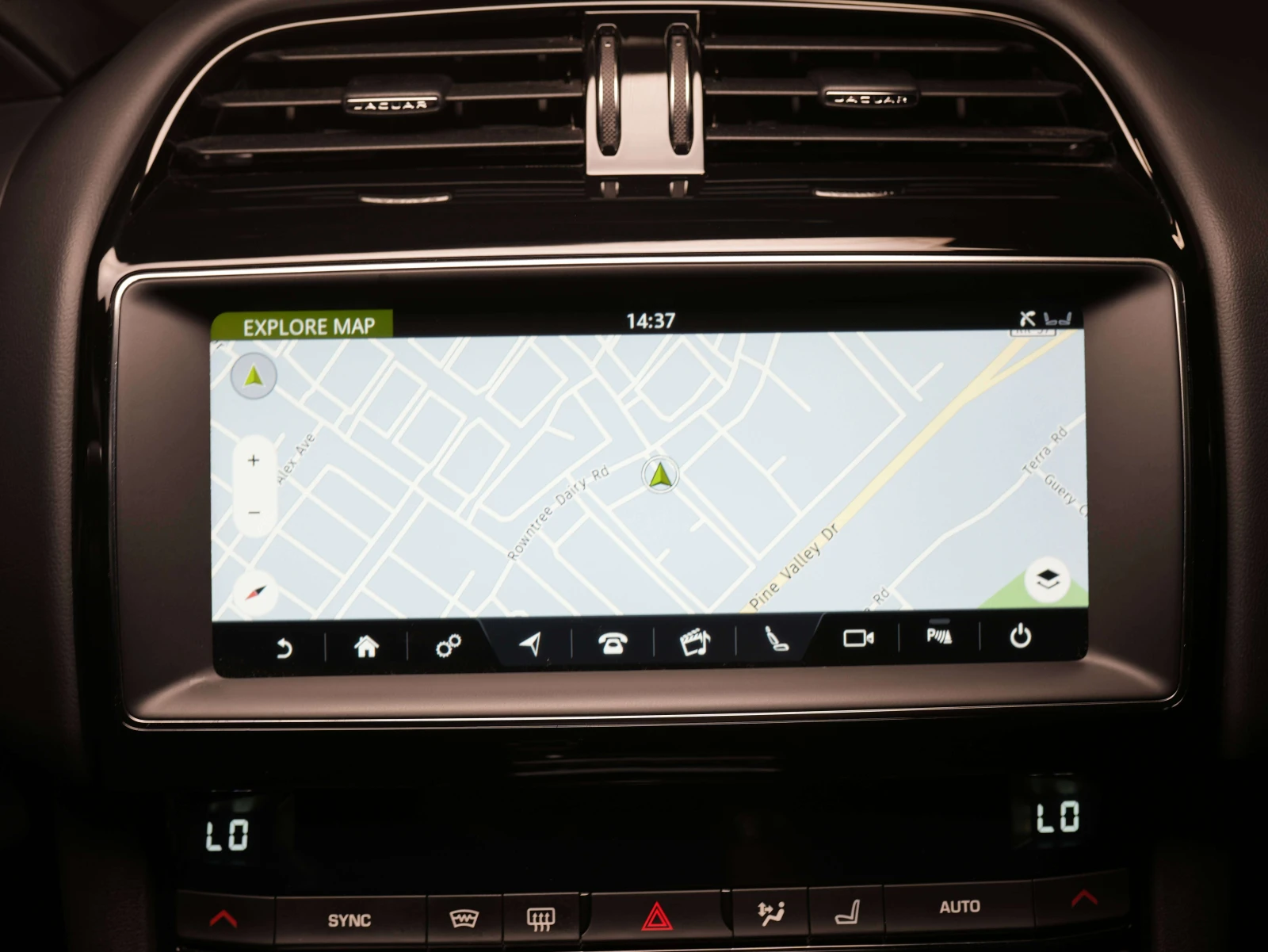 Jaguar F-PACE * PREMIUM | 25T | PANO | MERIDIAN * CARFAX * , снимка 16 - Автомобили и джипове - 56086599