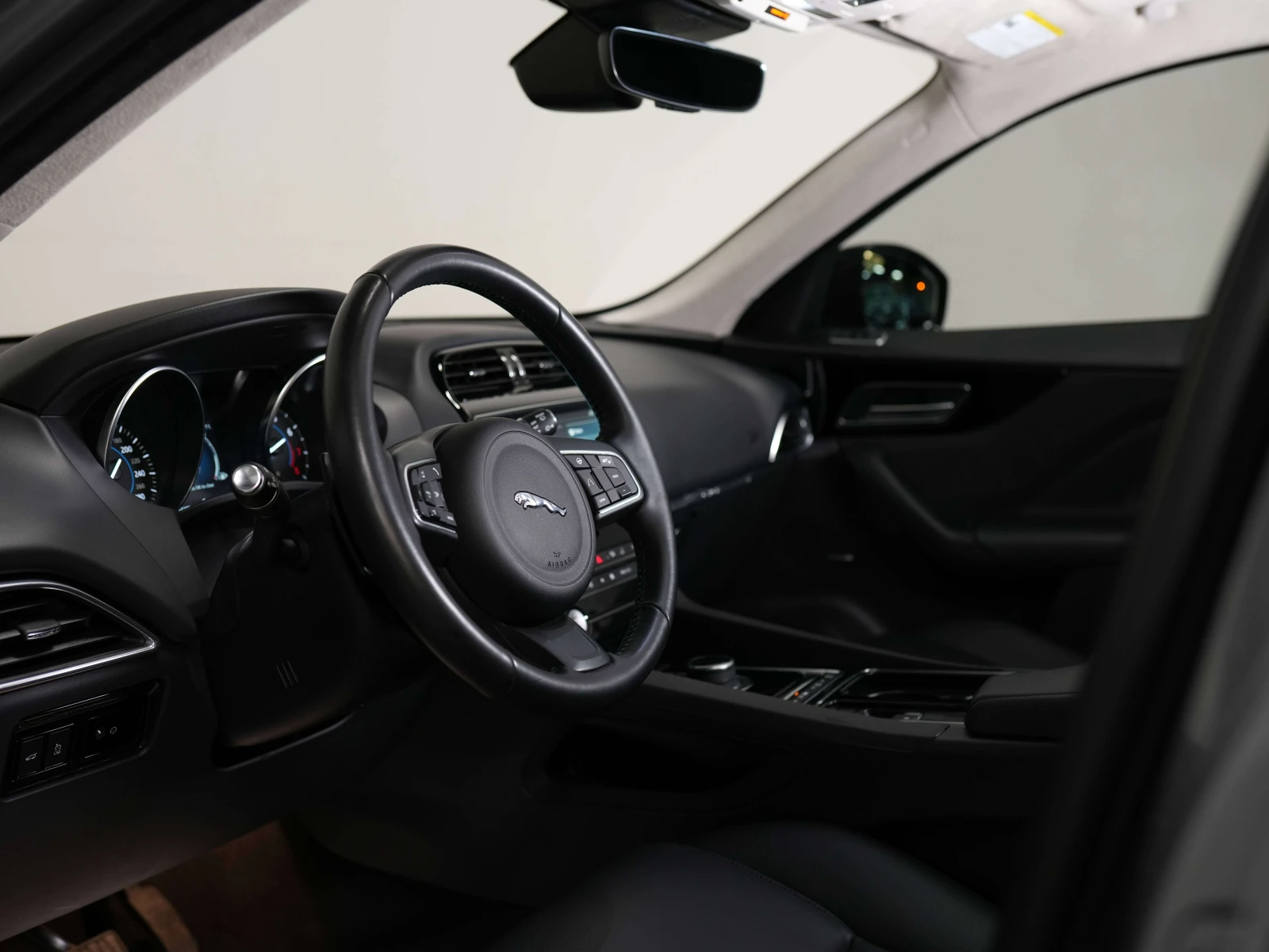 Jaguar F-PACE * PREMIUM | 25T | PANO | MERIDIAN * CARFAX * , снимка 9 - Автомобили и джипове - 56086599
