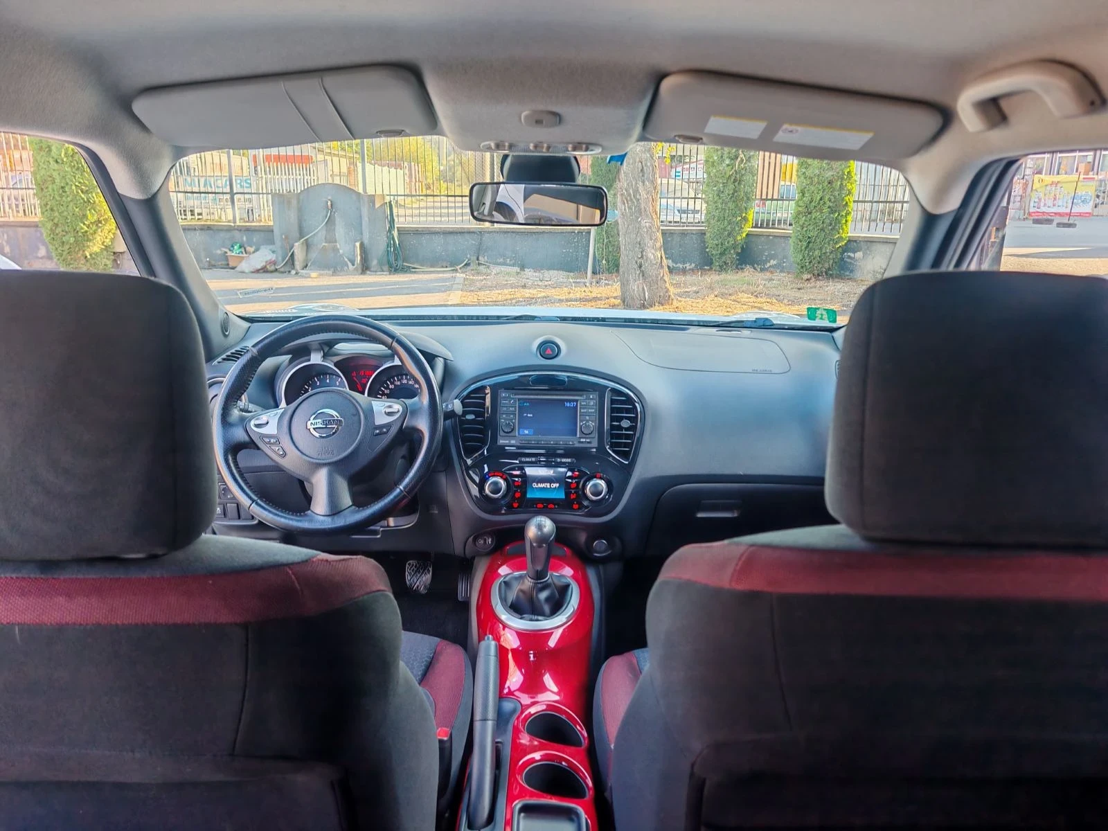 Nissan Juke 1.6 i, снимка 14 - Автомобили и джипове - 56345244
