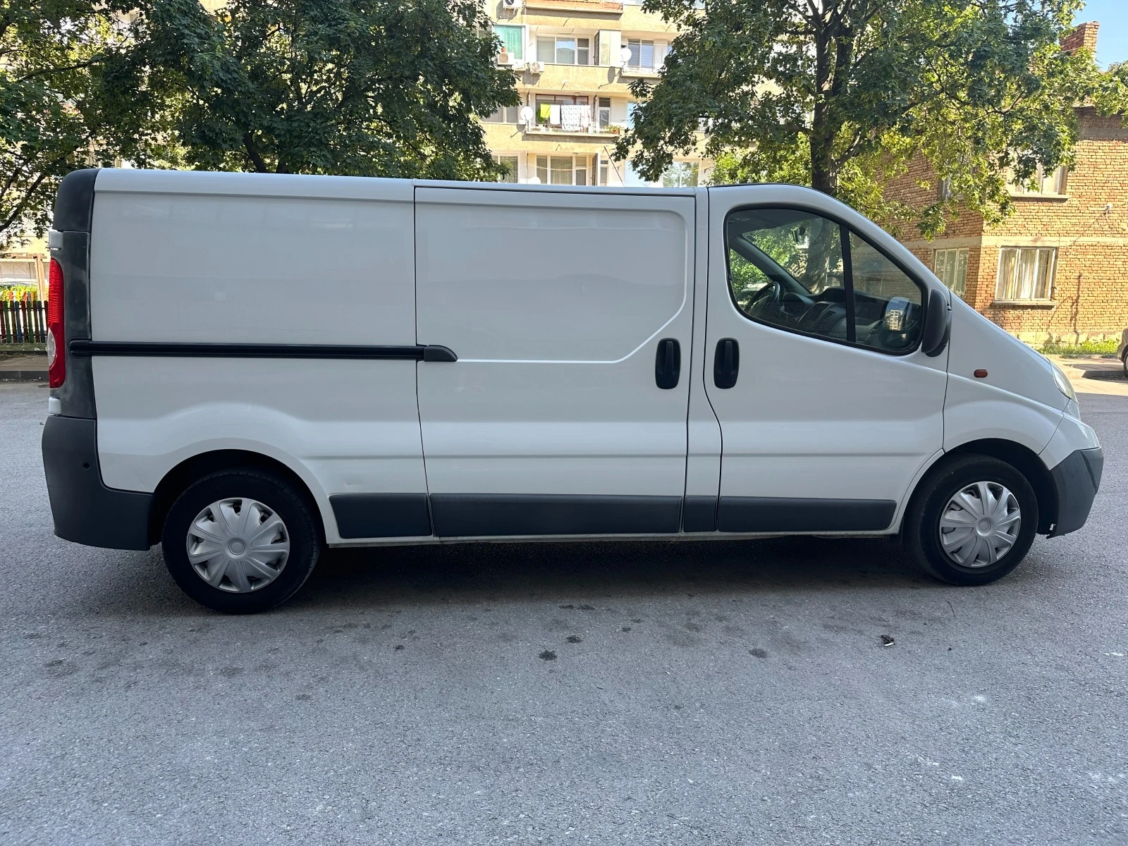 Opel Vivaro 2.0CDTI KLIMA - изображение 8