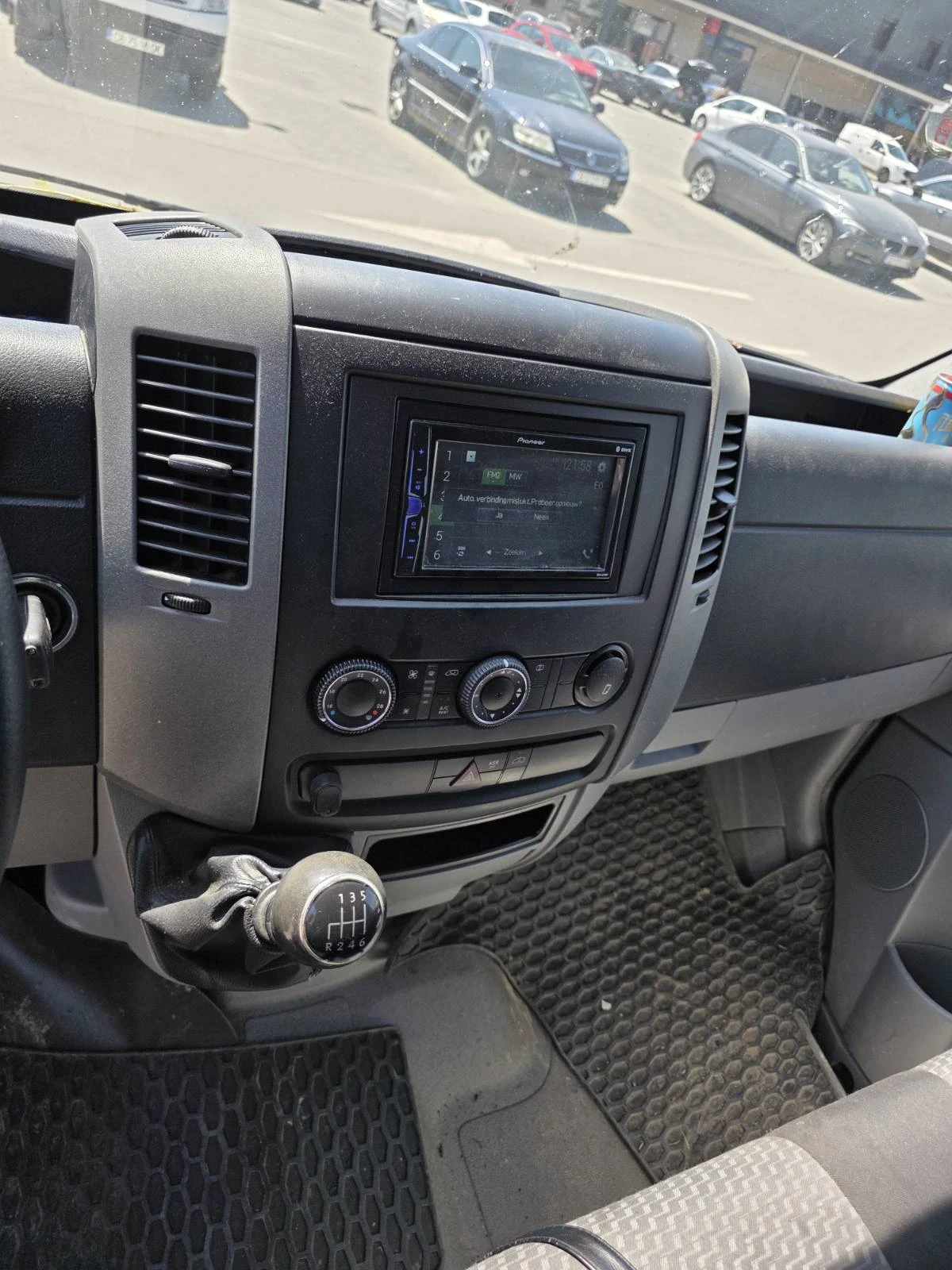 VW Crafter 2.5 TDI, снимка 11 - Бусове и автобуси - 55652619