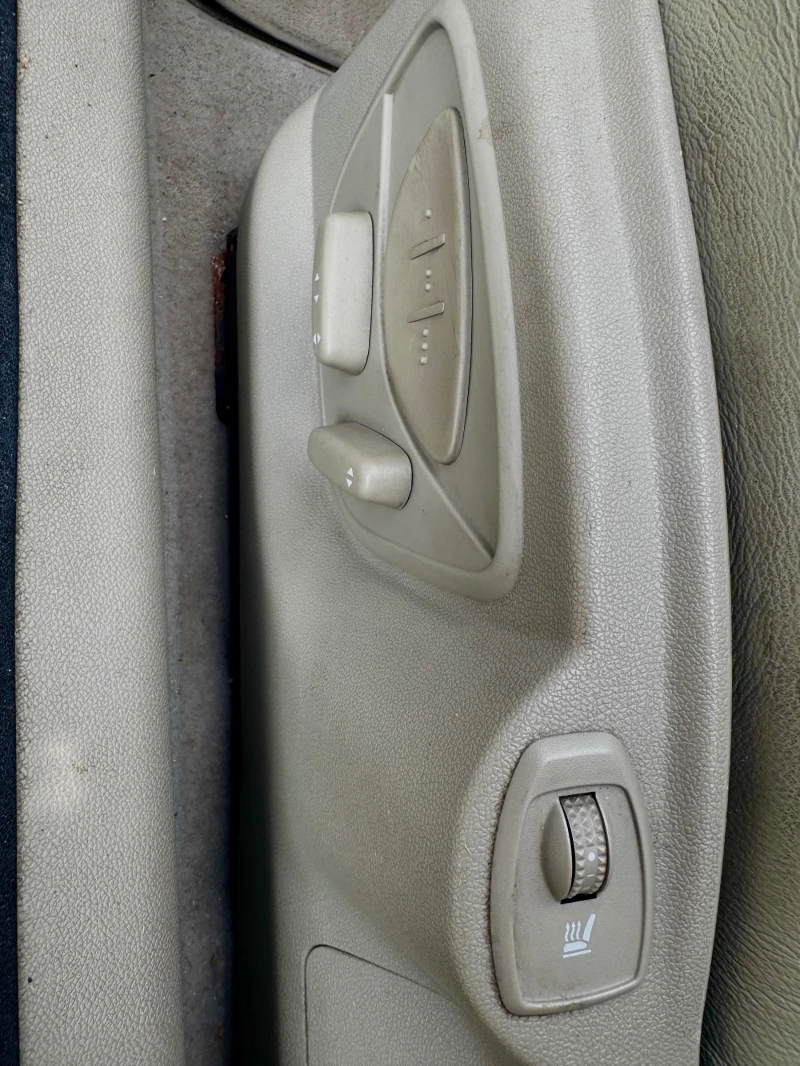 Renault Megane 1.9 CDI FULL EXTRI ЦЕНА ДО КРАЯТ НА ОКТОМВРИ , снимка 7 - Автомобили и джипове - 52304692