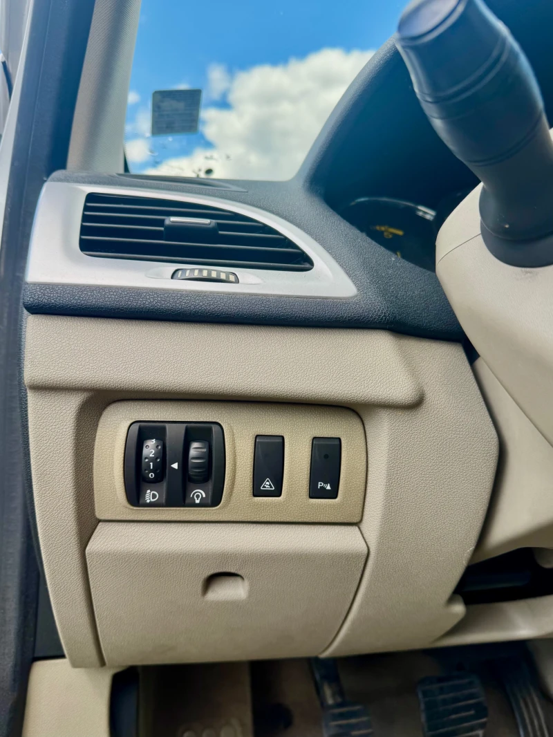 Renault Megane 1.9 CDI FULL EXTRI ЦЕНА ДО КРАЯТ НА ОКТОМВРИ , снимка 8 - Автомобили и джипове - 52304692