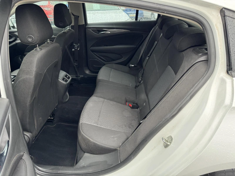 Opel Insignia 1.5 TURBO, снимка 12 - Автомобили и джипове - 52565336