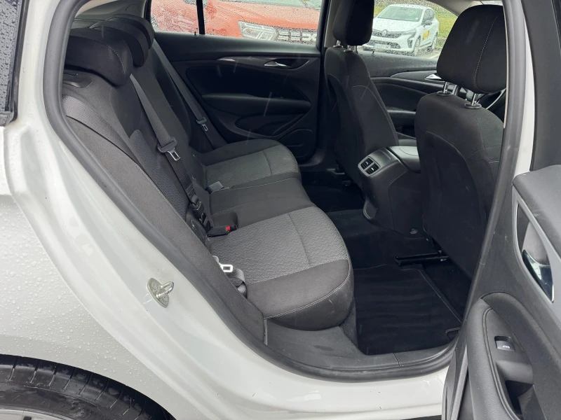 Opel Insignia 1.5 TURBO, снимка 10 - Автомобили и джипове - 52565336