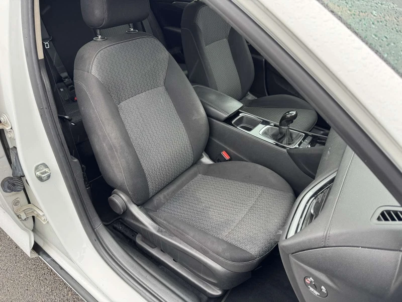 Opel Insignia 1.5 TURBO, снимка 9 - Автомобили и джипове - 52565336