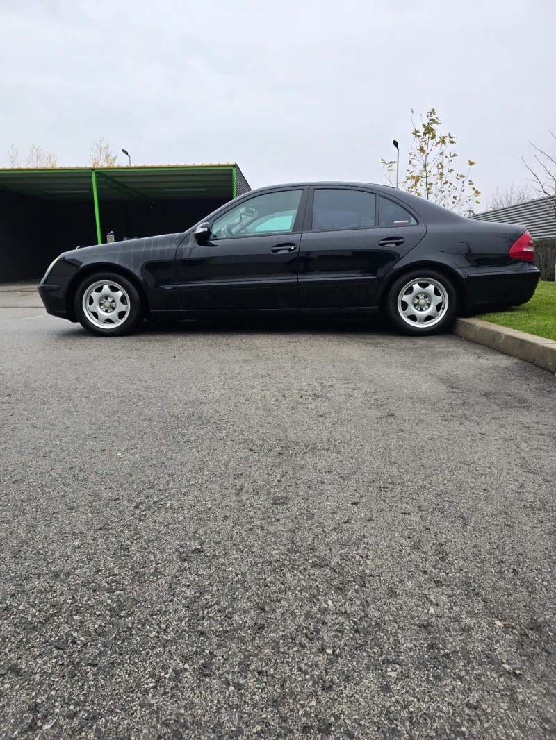 Mercedes-Benz E 220 Classic, снимка 5 - Автомобили и джипове - 52586125