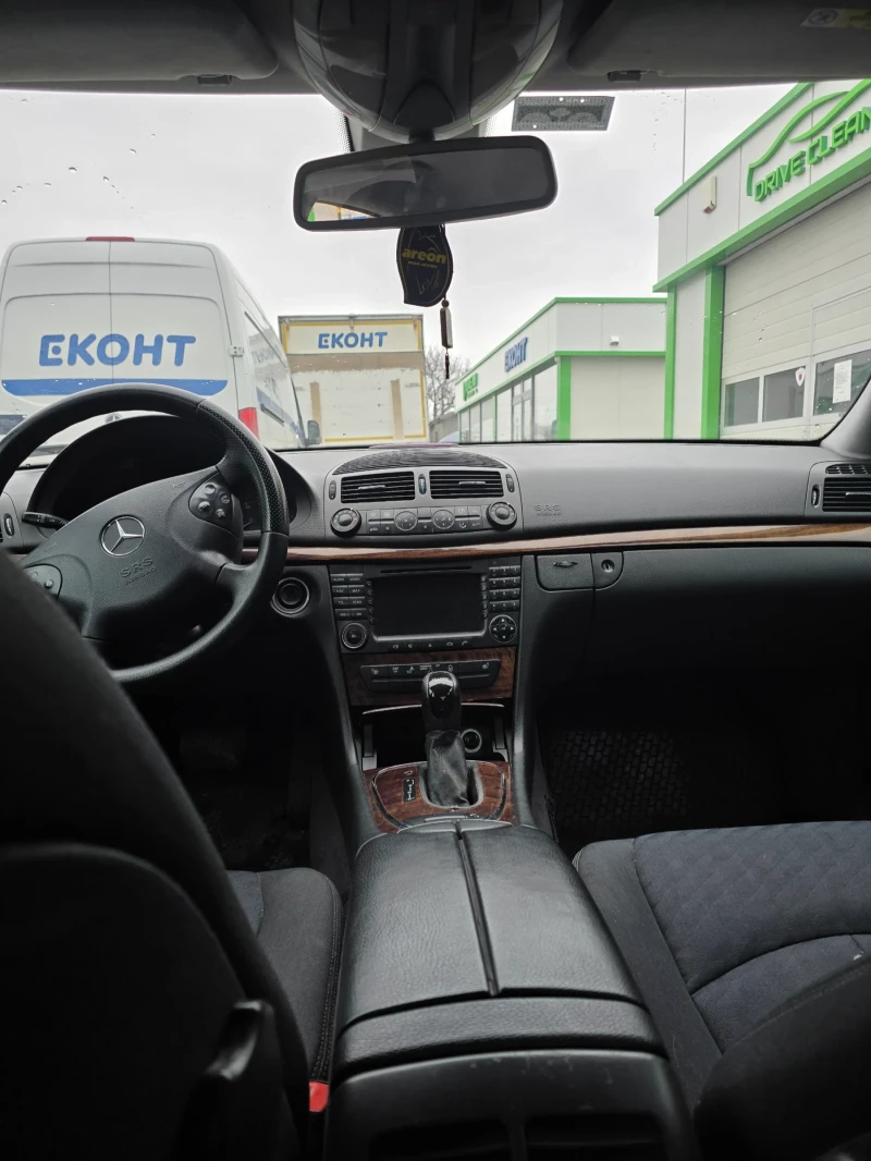 Mercedes-Benz E 220 Classic, снимка 11 - Автомобили и джипове - 52586125