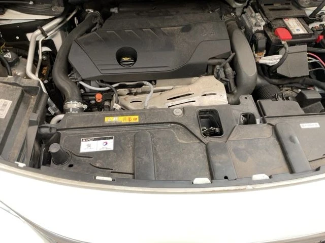 Peugeot 3008 1.6 PureTech Allure, снимка 16 - Автомобили и джипове - 56156329