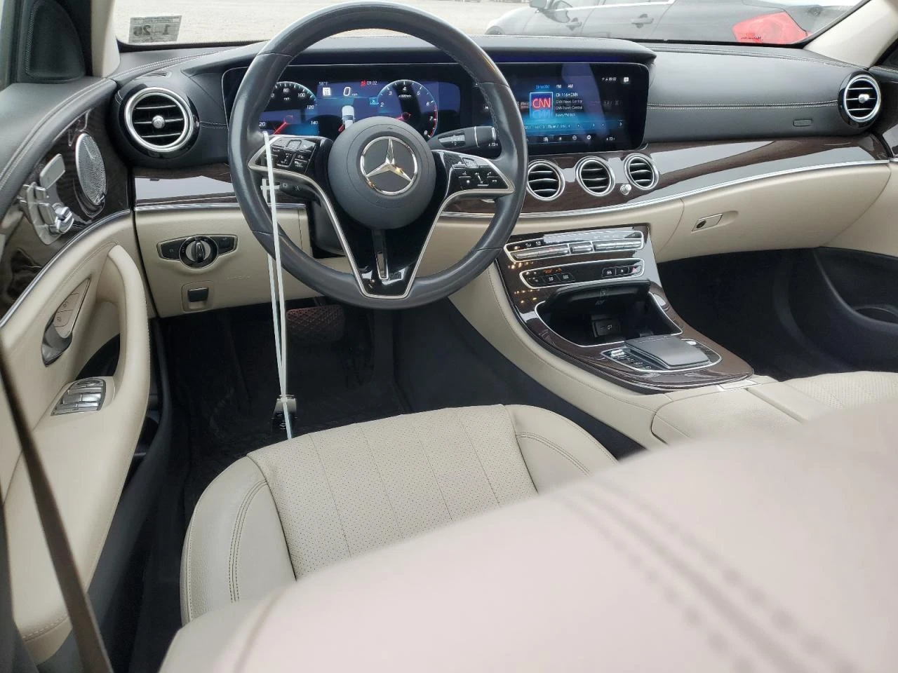 Mercedes-Benz E 350 4MATIC/BURMESTER/DIGITAL/ПАНО/AMG - изображение 8
