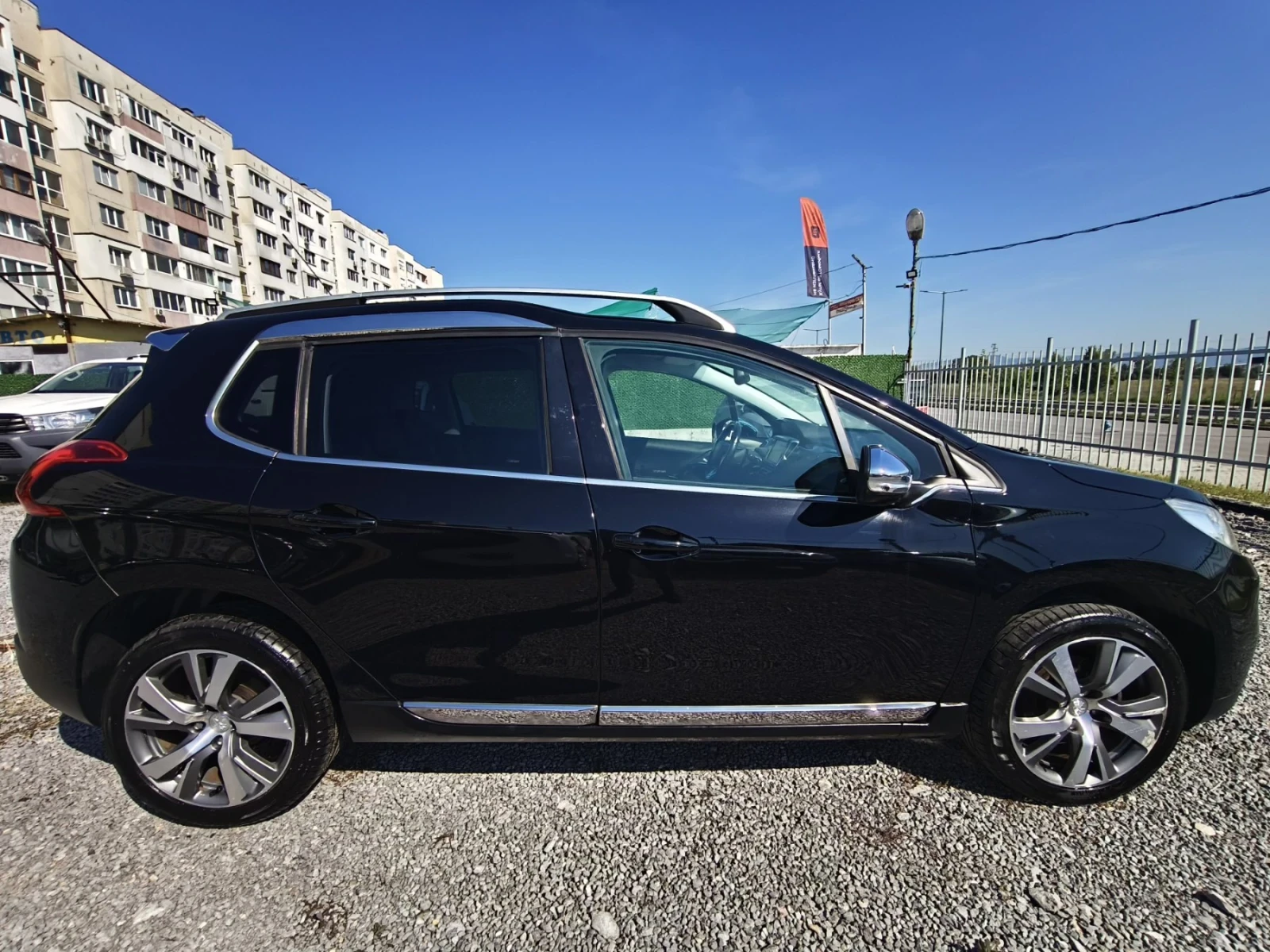 Peugeot 2008 1.6i-120к.с Всички Екстри - изображение 3