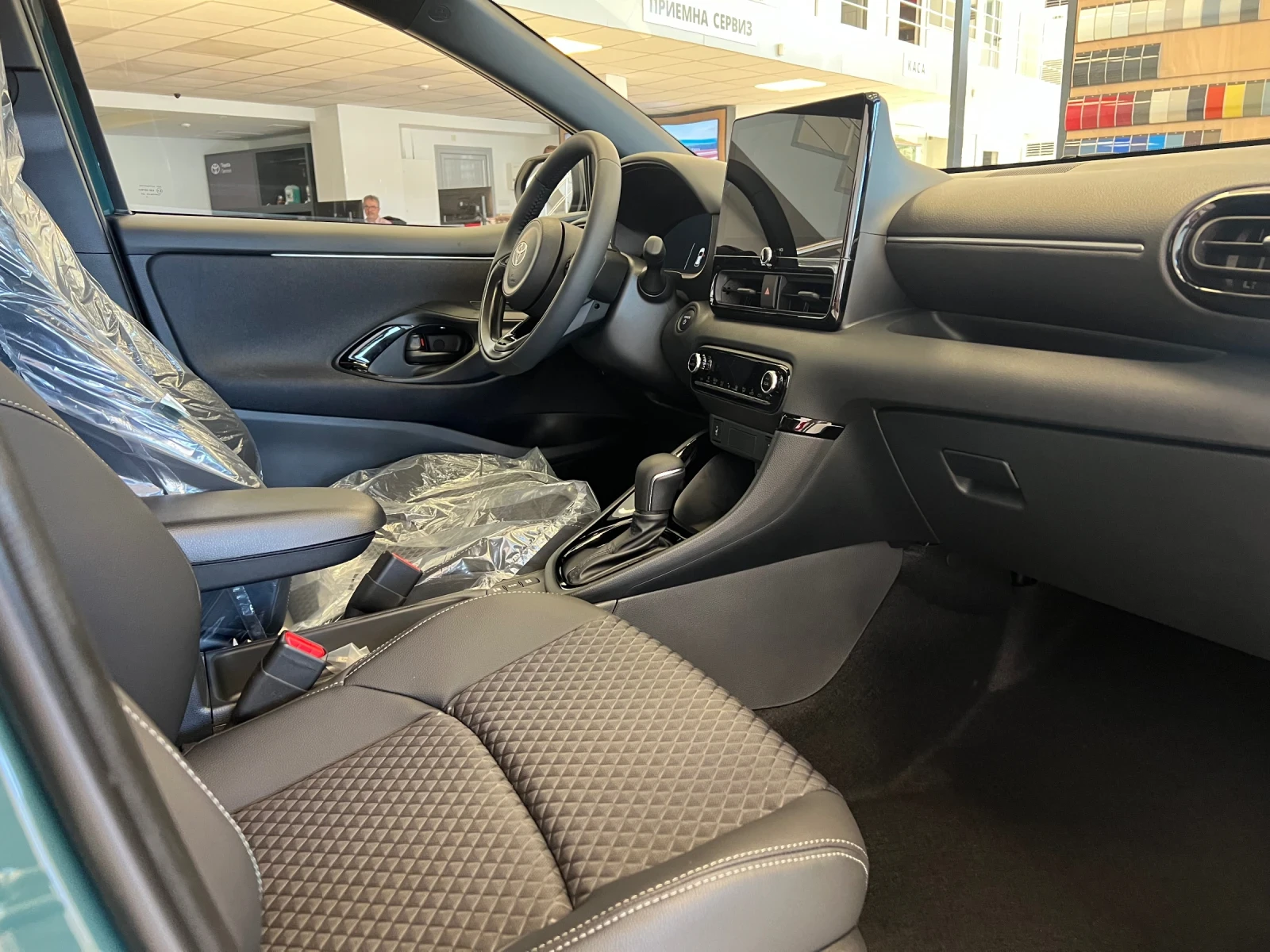 Toyota Yaris 1.5 HYBRID Elegance  - изображение 9