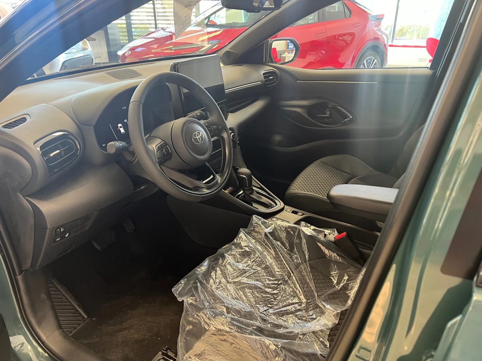 Toyota Yaris 1.5 HYBRID Elegance  - изображение 8