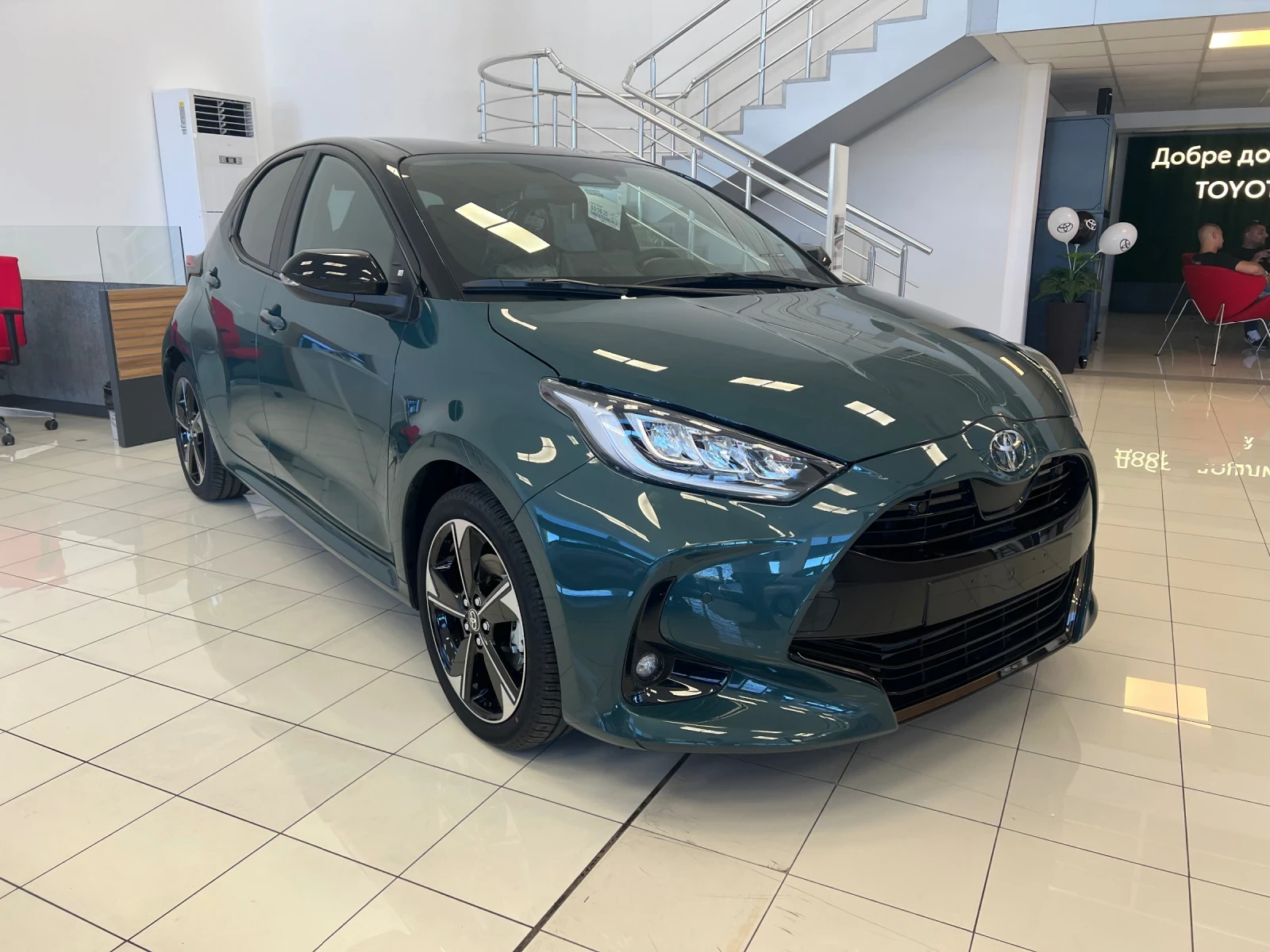 Toyota Yaris 1.5 HYBRID Elegance  - изображение 3