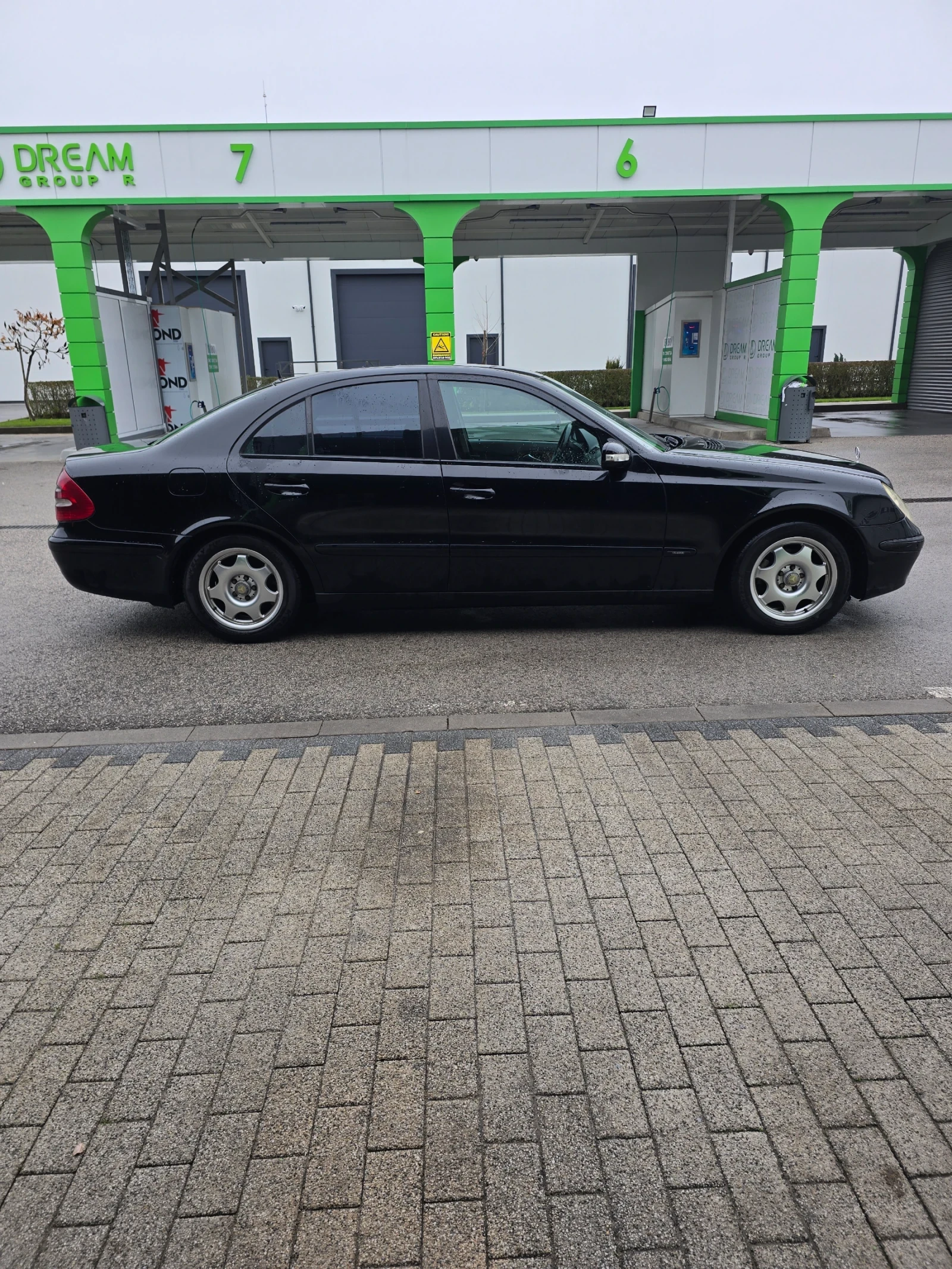 Mercedes-Benz E 220 Classic - изображение 6