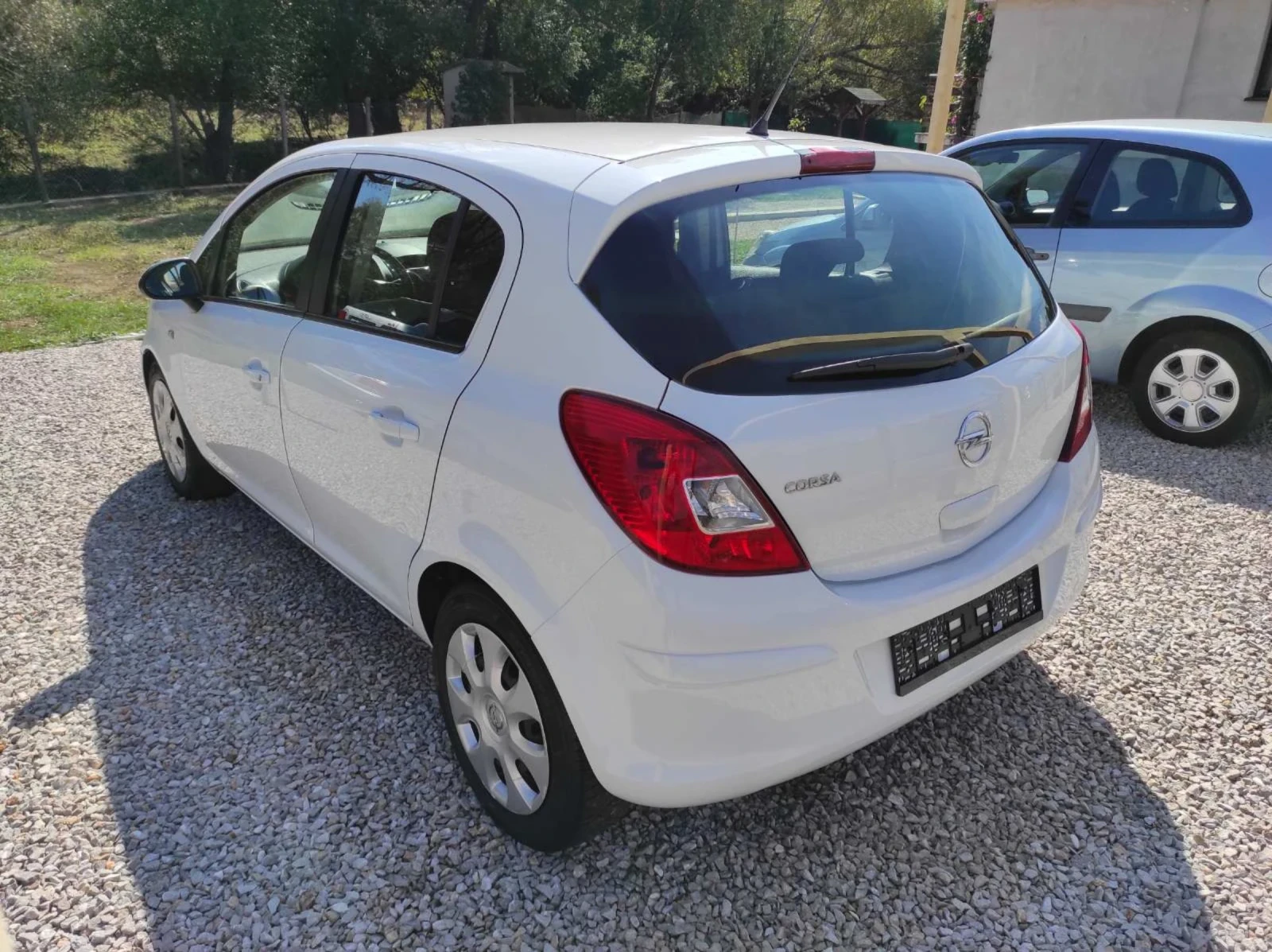Opel Corsa ///BENZIN /GAS /EURO 5, снимка 2 - Автомобили и джипове - 54559350